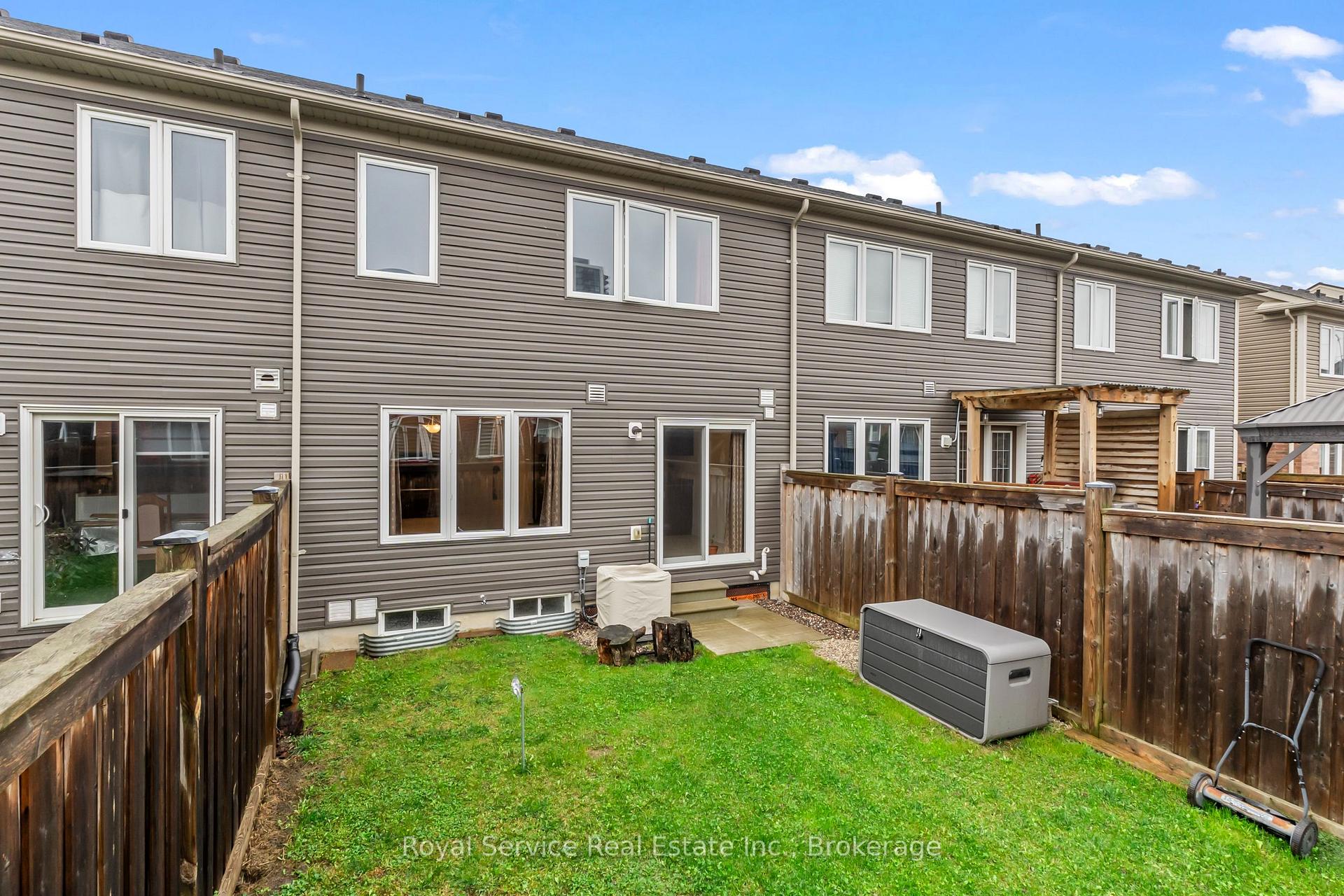 Photo 39 of 23 Tabaret Crescent, Oshawa, Windfields — HOMEH