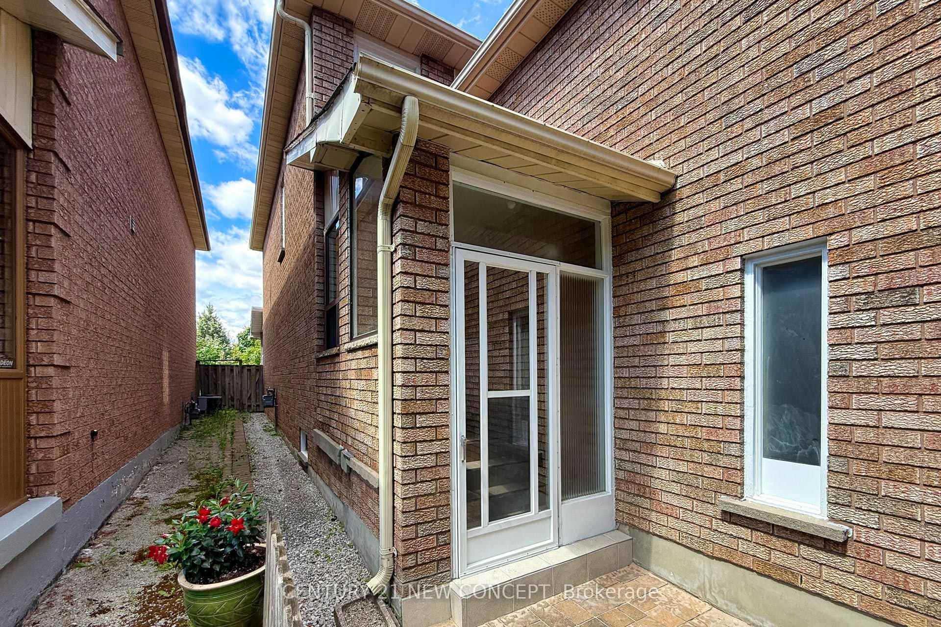 Photo 5 of 90 Wade Gate, Vaughan, Brownridge — HOMEH