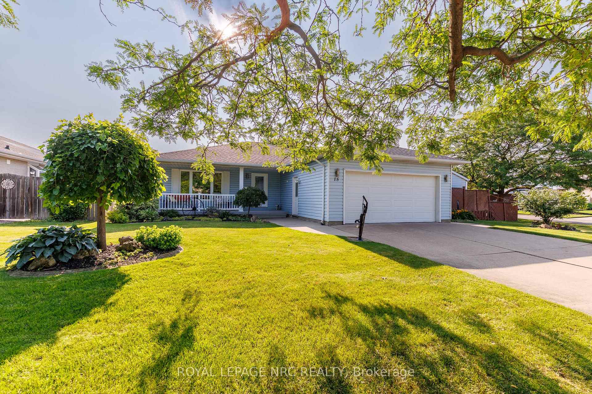 Photo 2 of 15 Foxhill Crescent, St. Catharines, Rykert/Vansickle — HOMEH