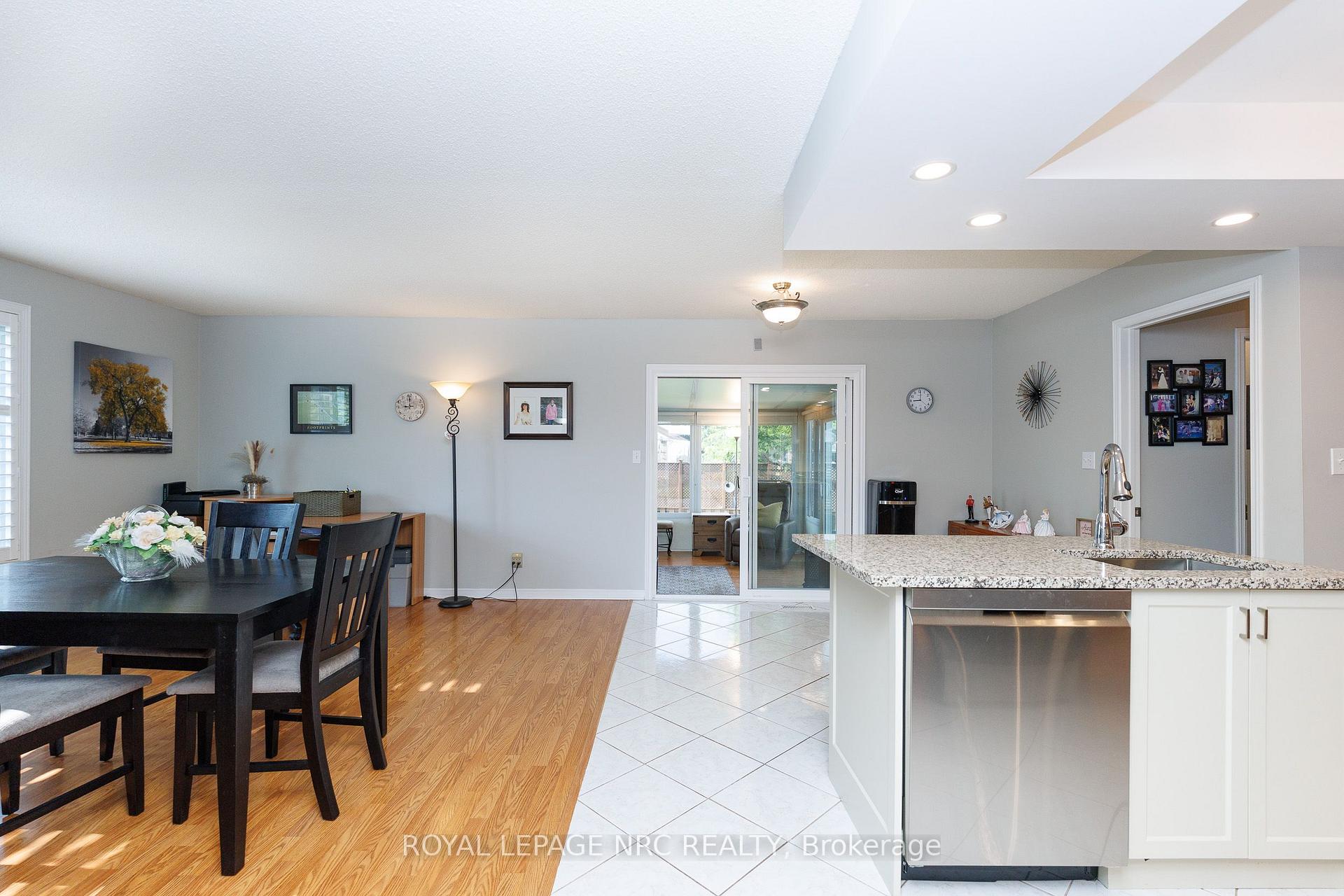 Photo 7 of 15 Foxhill Crescent, St. Catharines, Rykert/Vansickle — HOMEH