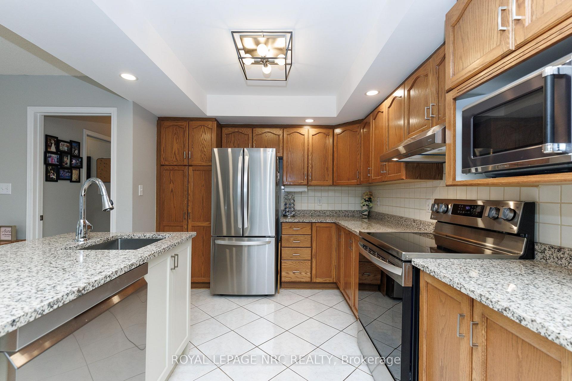 Photo 8 of 15 Foxhill Crescent, St. Catharines, Rykert/Vansickle — HOMEH