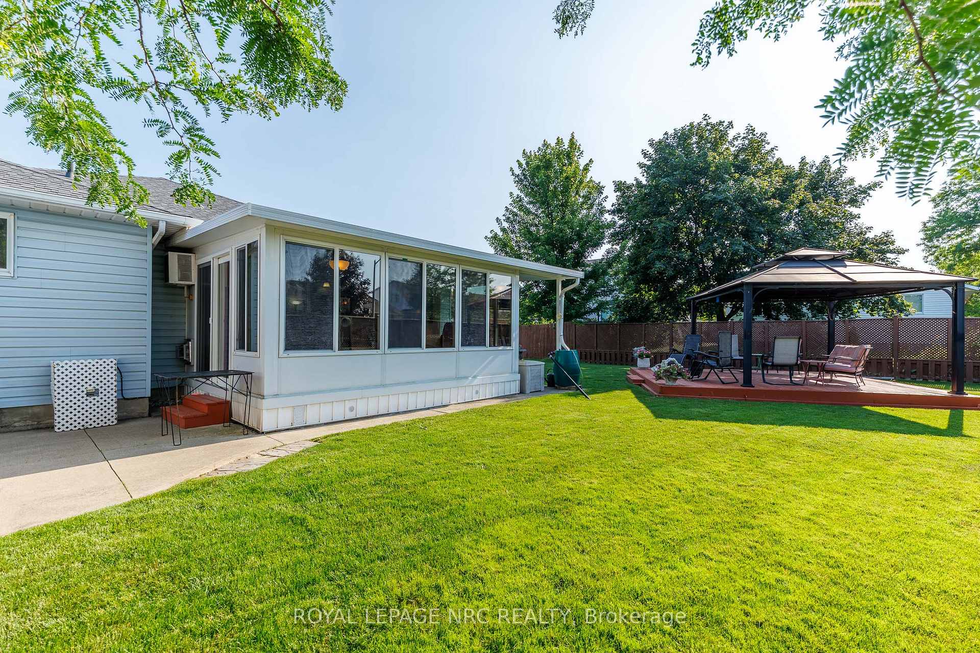 Photo 24 of 15 Foxhill Crescent, St. Catharines, Rykert/Vansickle — HOMEH
