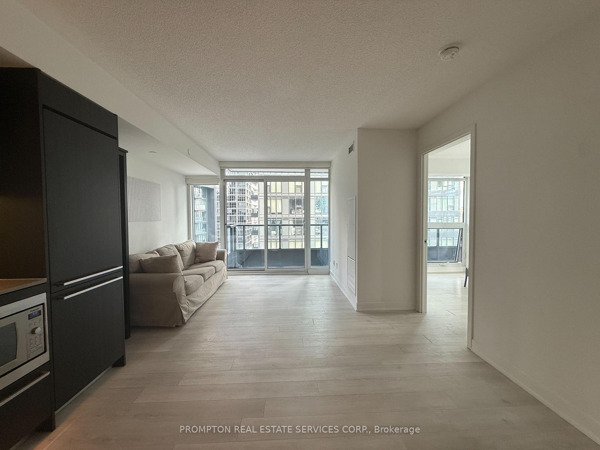 Photo 4 of Unit 710, 80 Queens Wharf Road, Toronto, Waterfront Communities — HOMEH