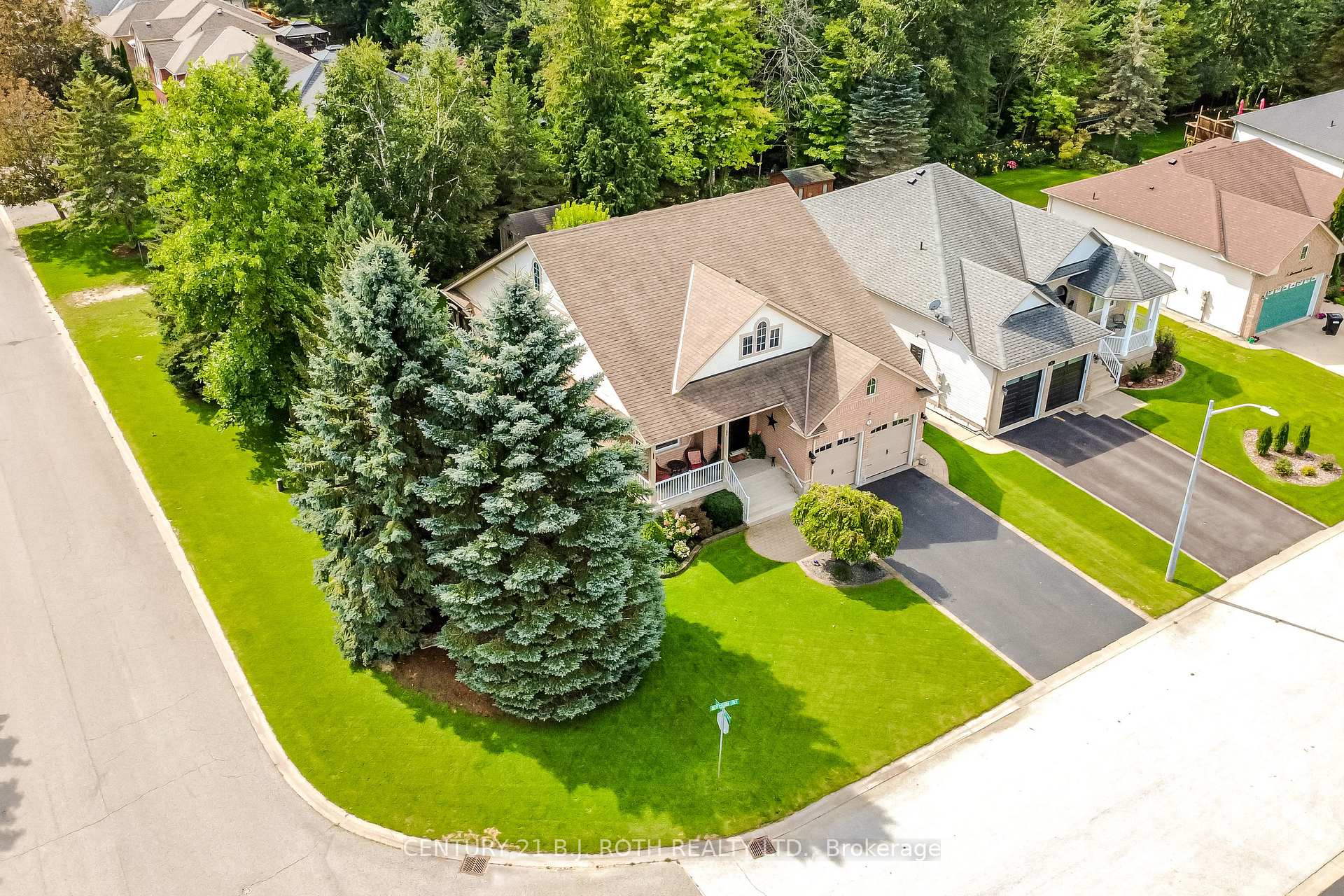 Photo 6 of 1 Silversands Crescent, Wasaga Beach — HOMEH