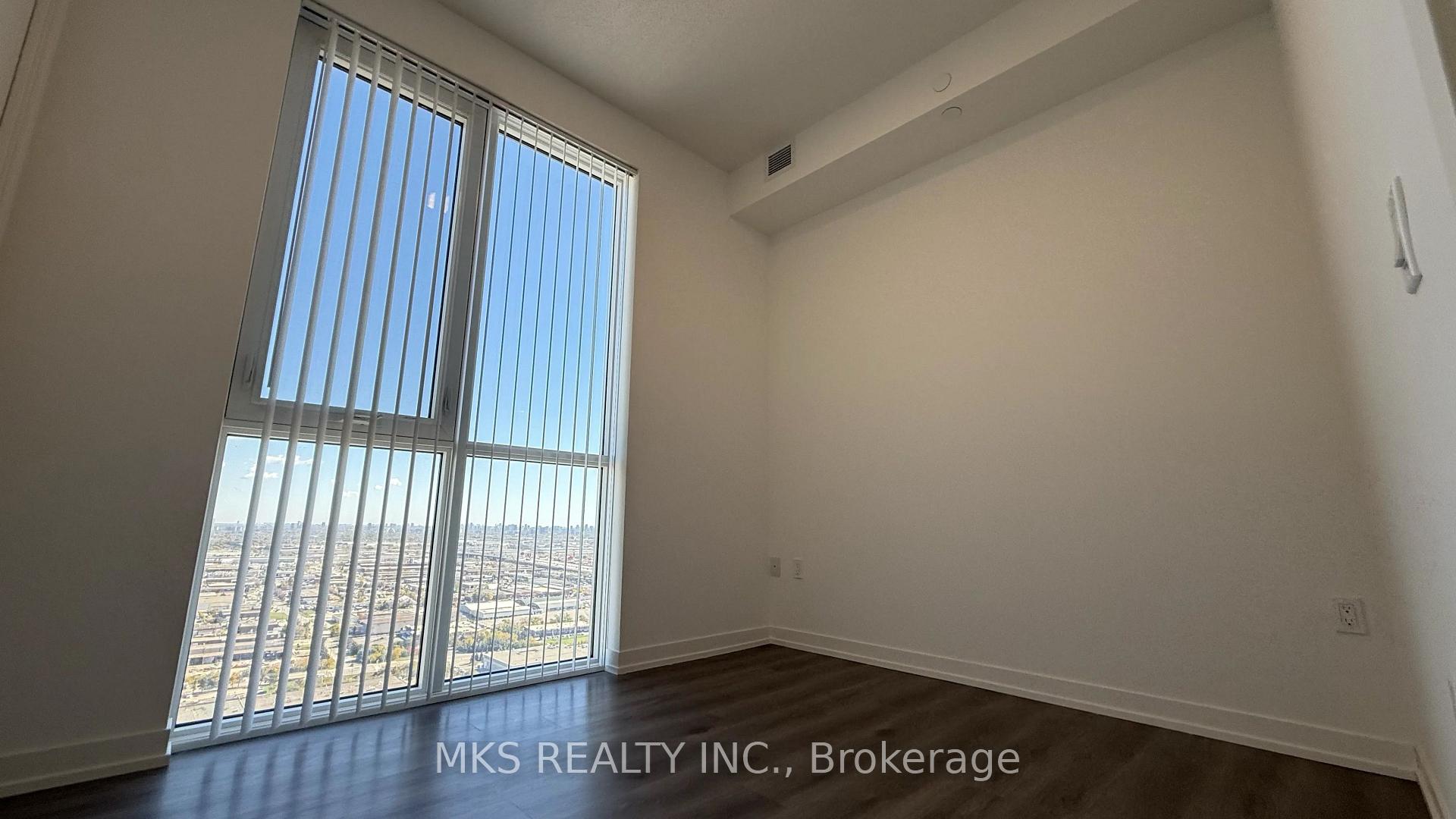Photo 3 of Unit 4310, 28 Interchange Way, Vaughan, Vaughan Corporate Centre — HOMEH