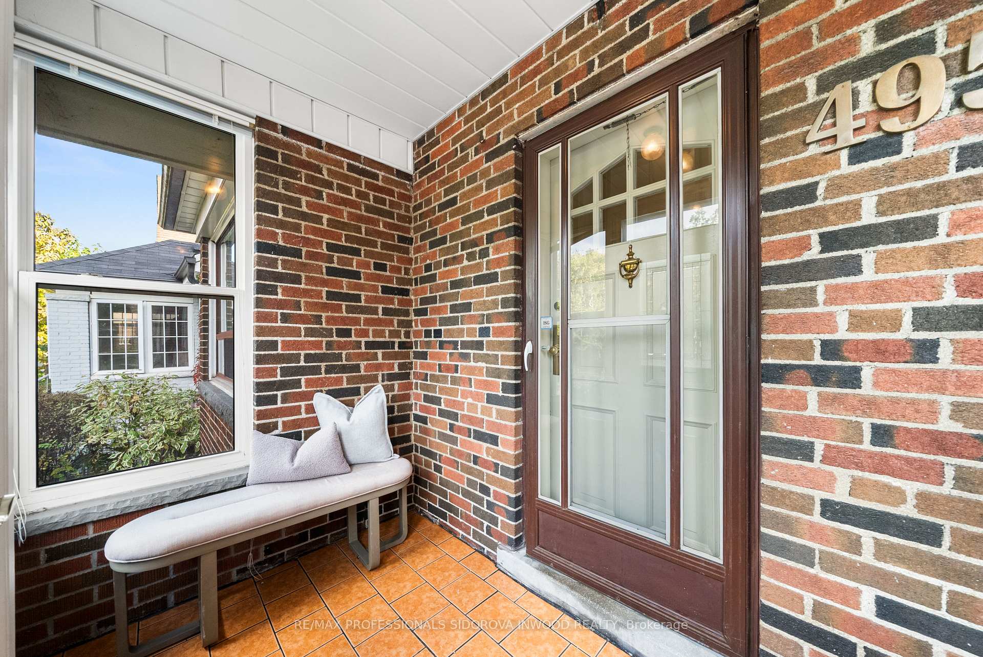 Photo 2 of 495 St Johns Road, Toronto, Lambton Baby Point — HOMEH