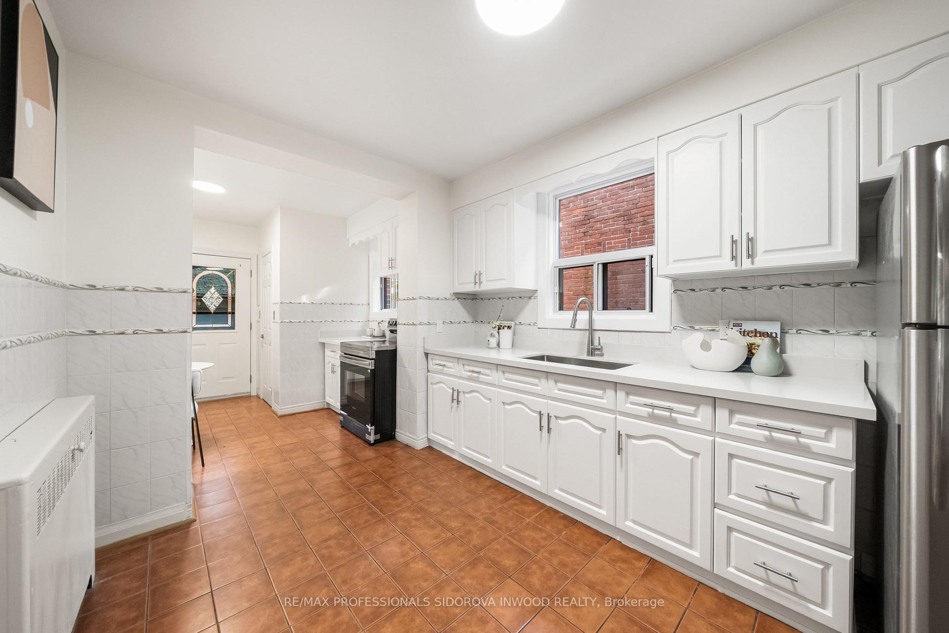 Photo 10 of 495 St Johns Road, Toronto, Lambton Baby Point — HOMEH