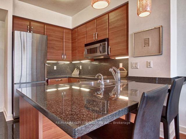 Photo 6 of Unit 501, 1 Avondale Avenue, North York, Willowdale East — HOMEH