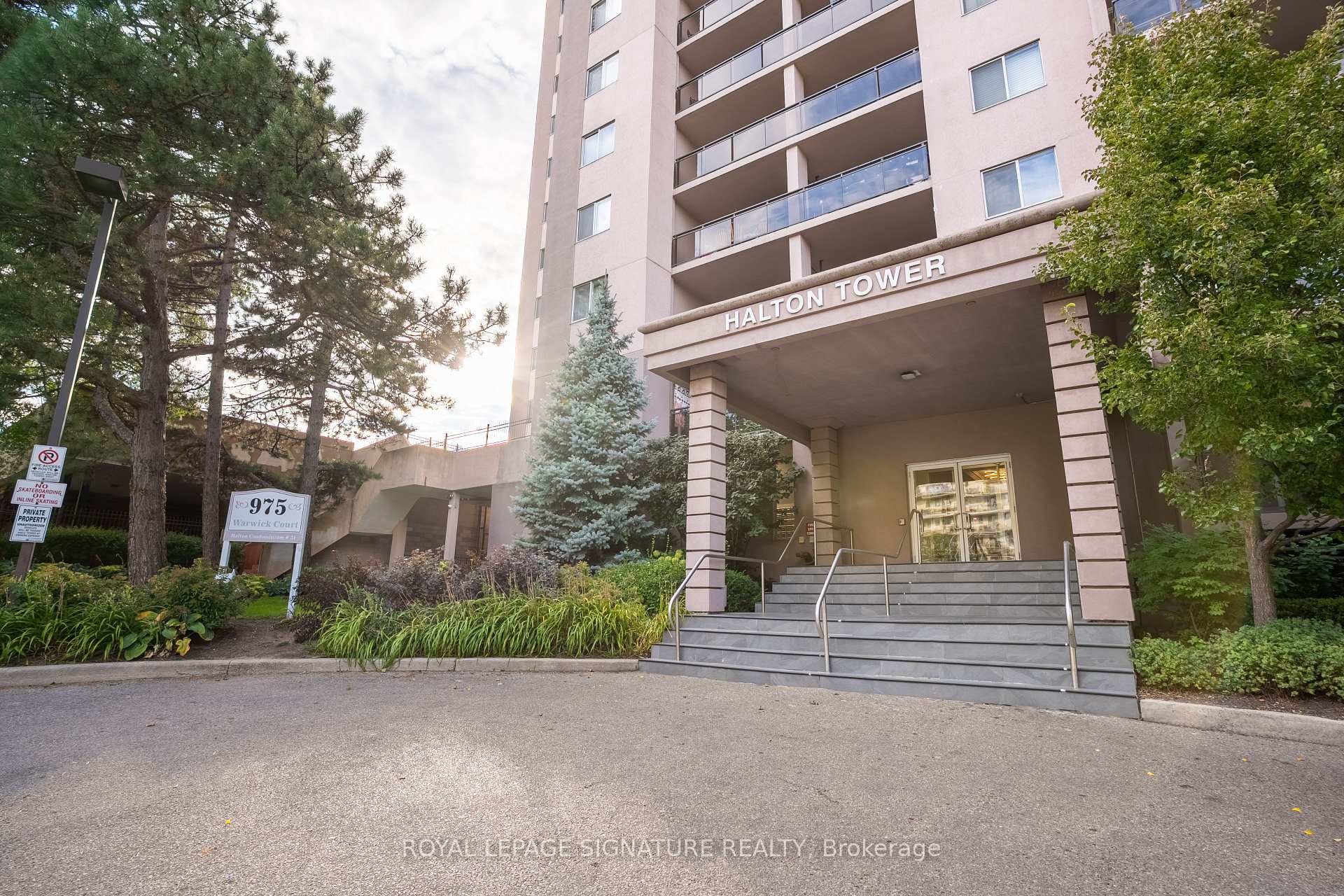 Photo of Unit 1608, 975 Warwick Court