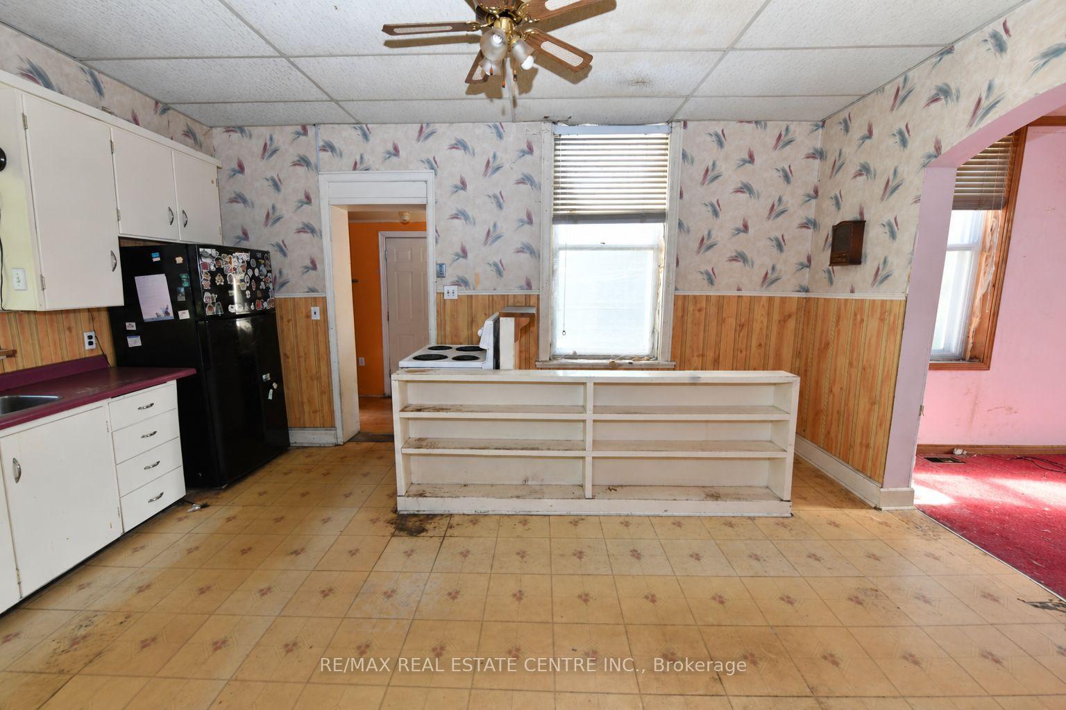 Photo 2 of 71 Dennis Street, Strathroy-Caradoc, SE — HOMEH