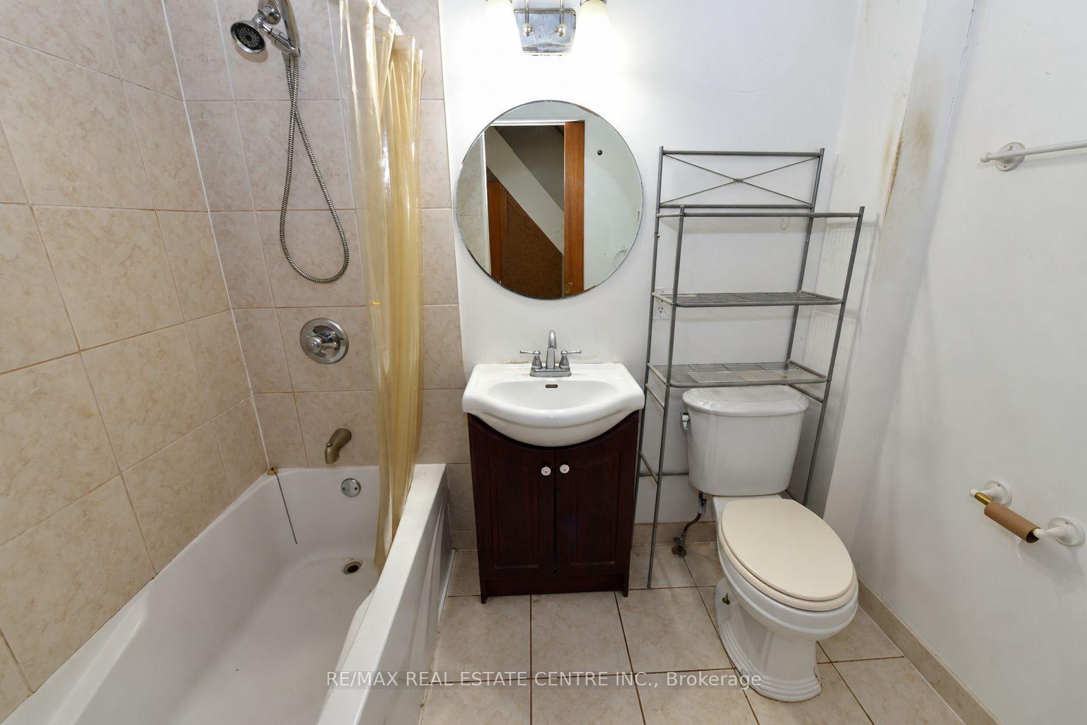 Photo 3 of 71 Dennis Street, Strathroy-Caradoc, SE — HOMEH