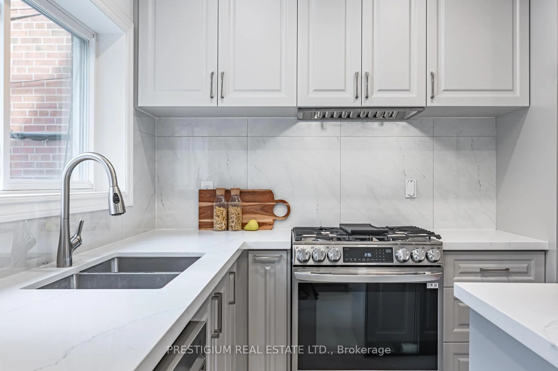 Photo 14 of 532 Merton Street, Toronto, Mount Pleasant East — HOMEH
