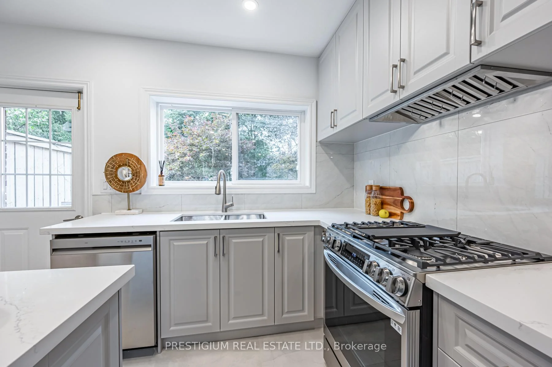 Photo 18 of 532 Merton Street, Toronto, Mount Pleasant East — HOMEH