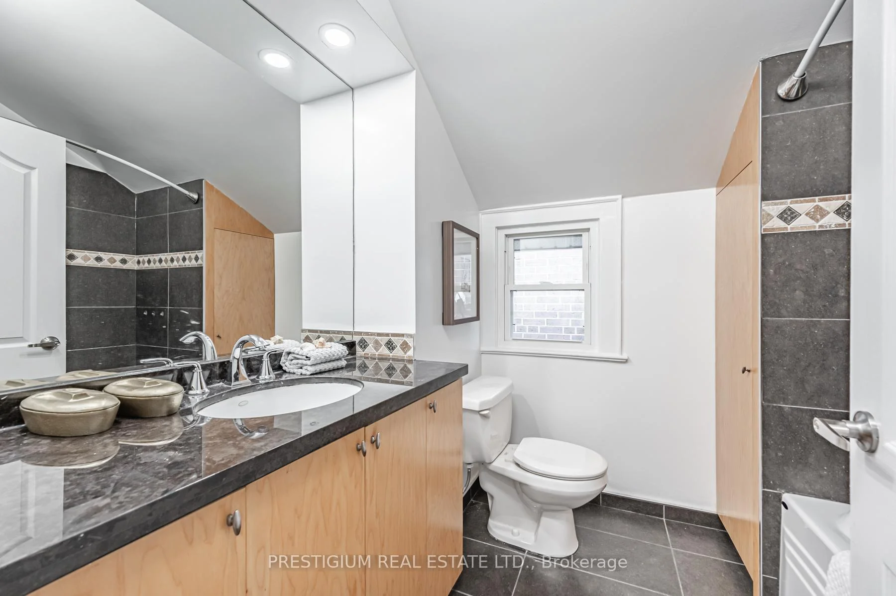 Photo 56 of 532 Merton Street, Toronto, Mount Pleasant East — HOMEH