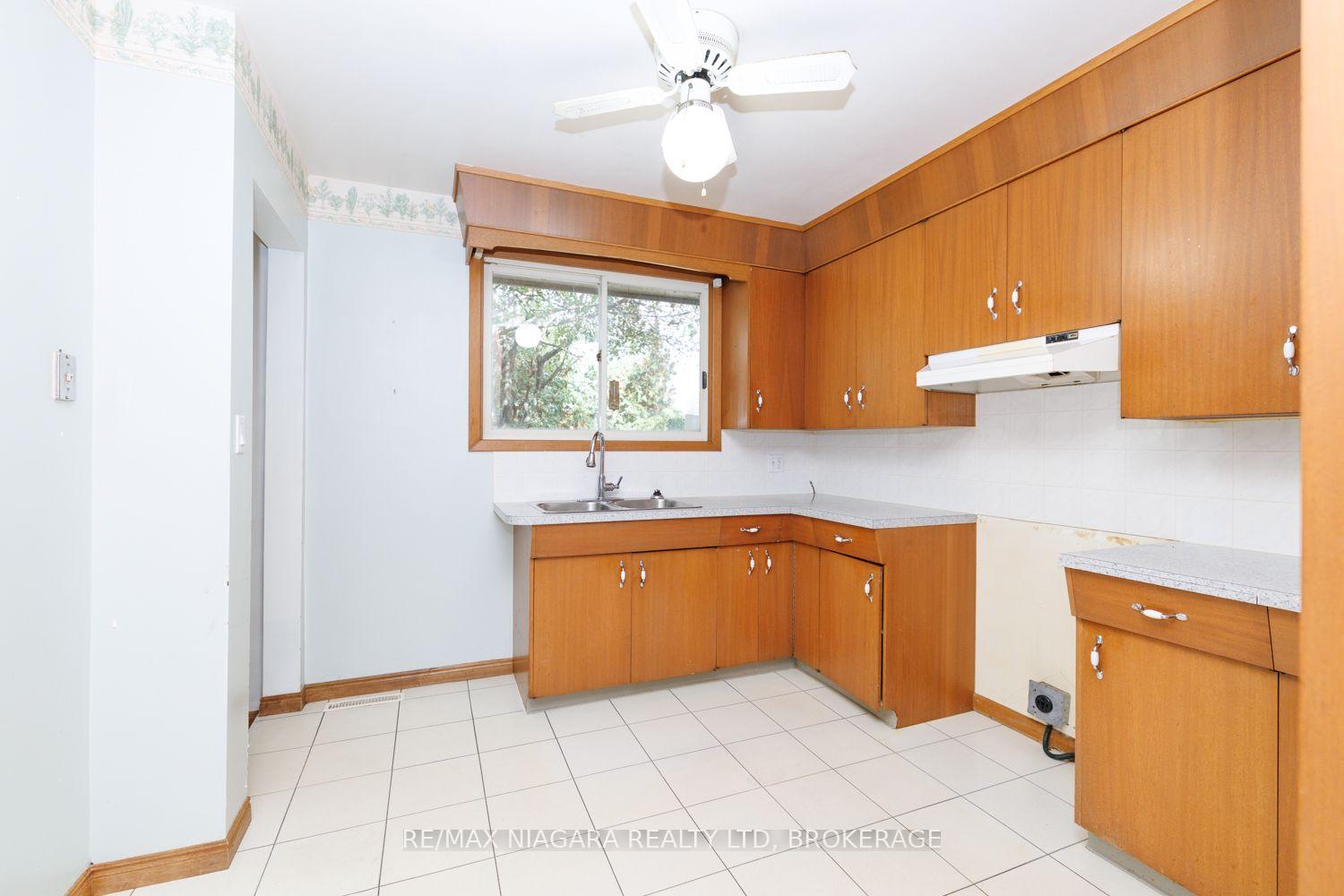 Photo 5 of 4344 Pettit Avenue, Niagara Falls, Morrison — HOMEH