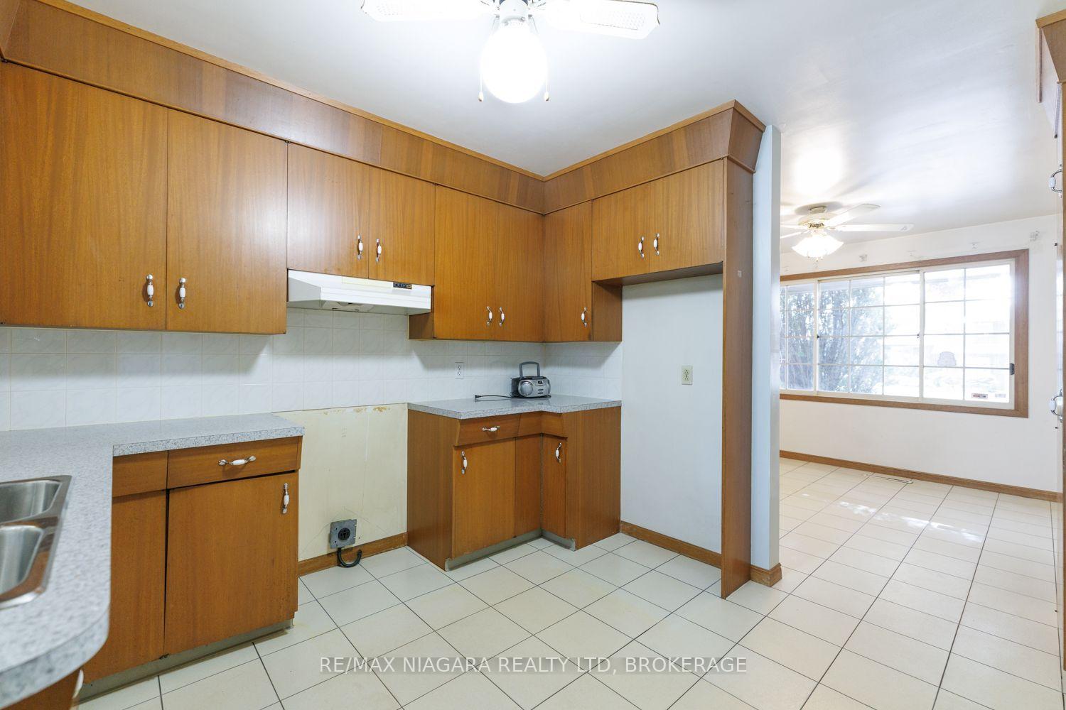 Photo 6 of 4344 Pettit Avenue, Niagara Falls, Morrison — HOMEH