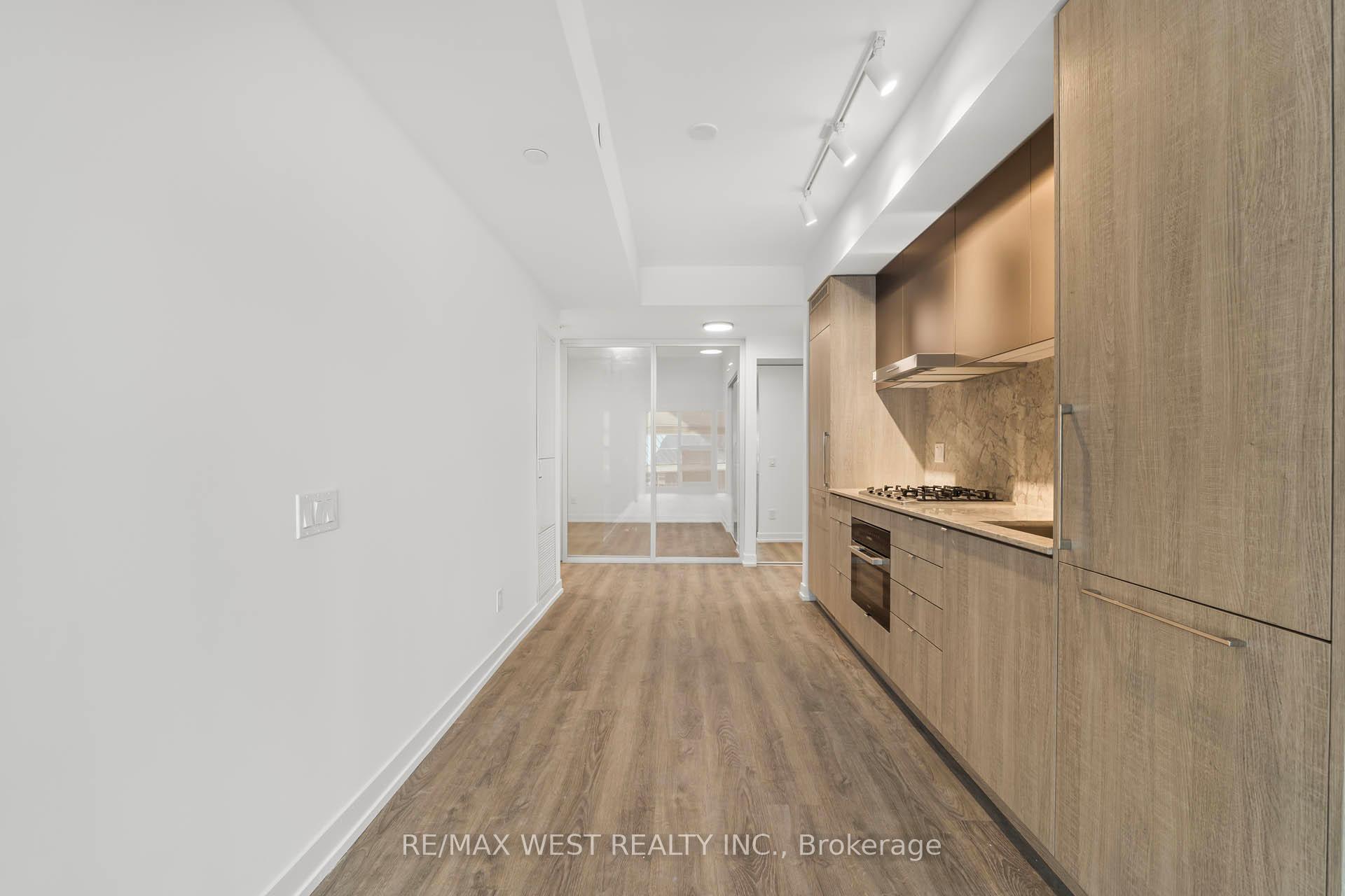 Photo 5 of Unit 906, 771 Yonge Street, Toronto, The Annex — HOMEH