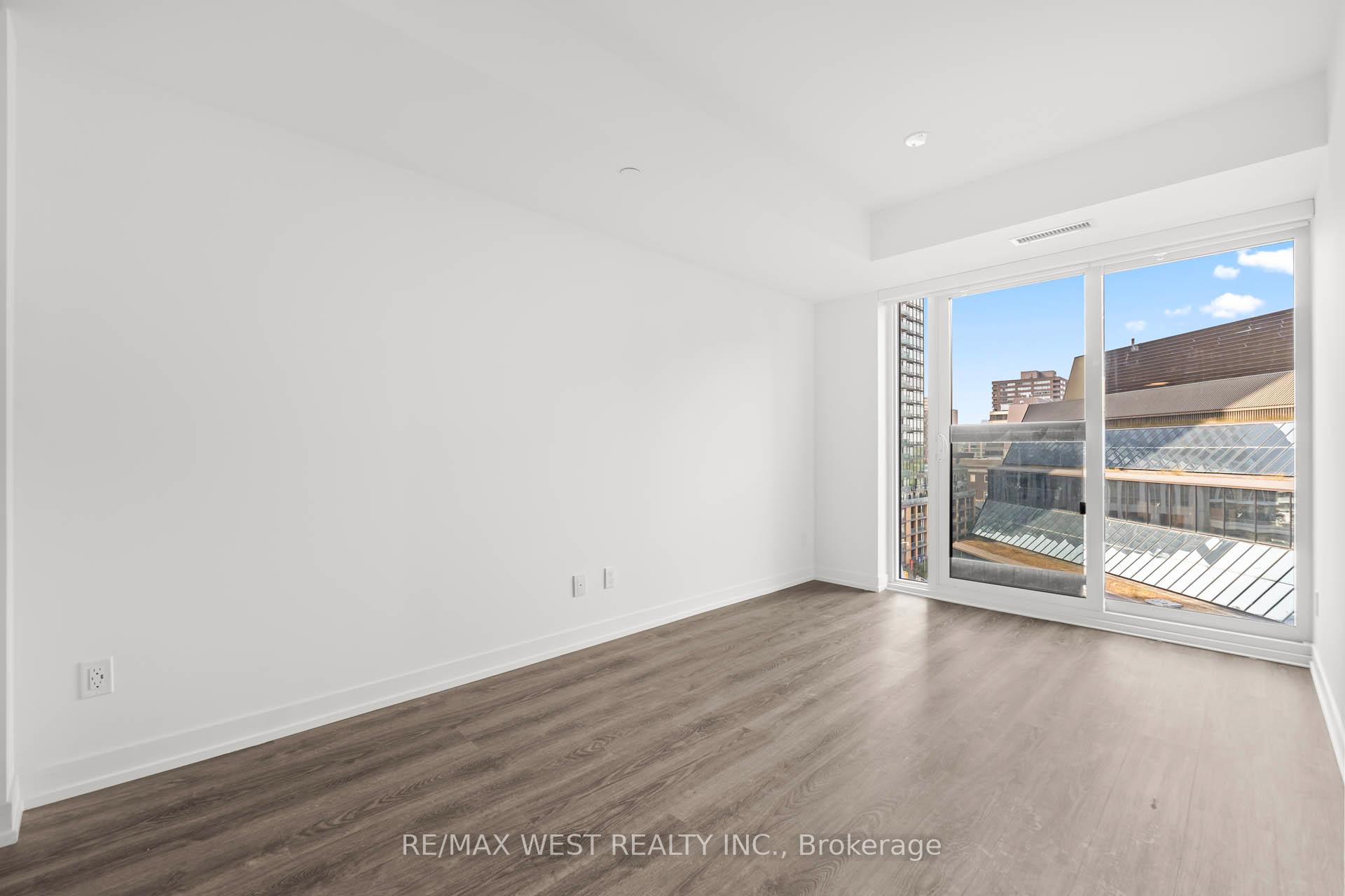 Photo 6 of Unit 906, 771 Yonge Street, Toronto, The Annex — HOMEH