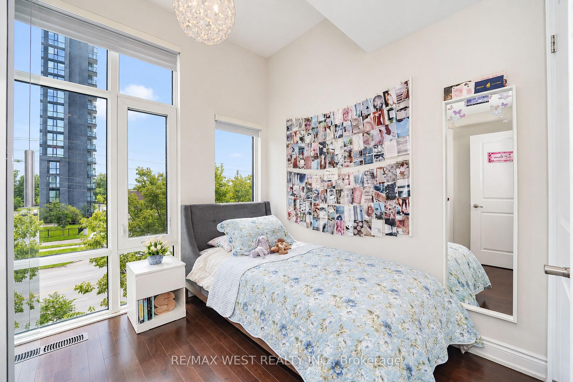 Photo 10 of 47 Pony Farm Drive, Etobicoke, Willowridge-Martingrove-Richview — HOMEH