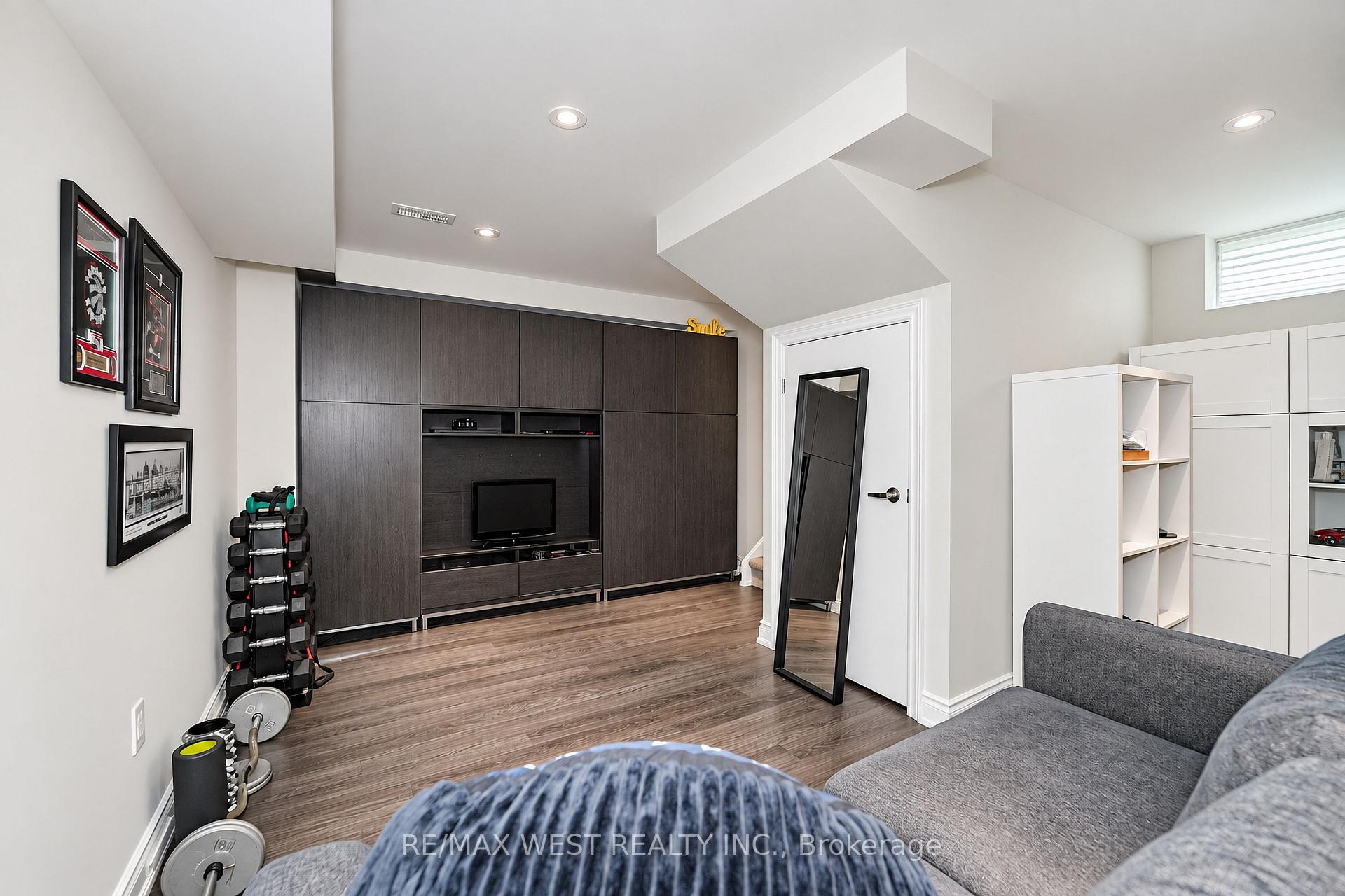 Photo 11 of 47 Pony Farm Drive, Etobicoke, Willowridge-Martingrove-Richview — HOMEH