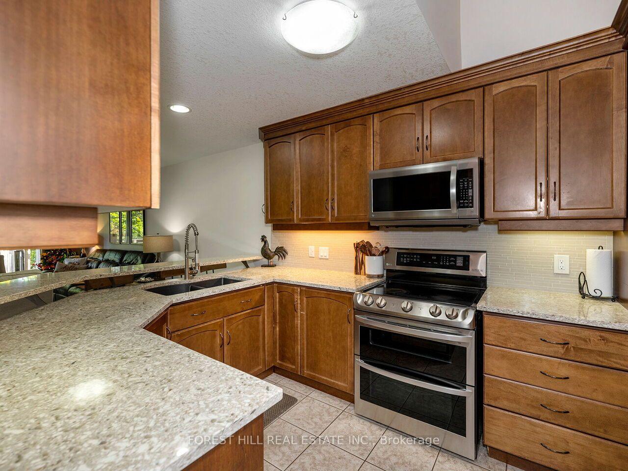 Photo 8 of 112 McArthur Crescent, Guelph, Pineridge/Westminster Woods — HOMEH
