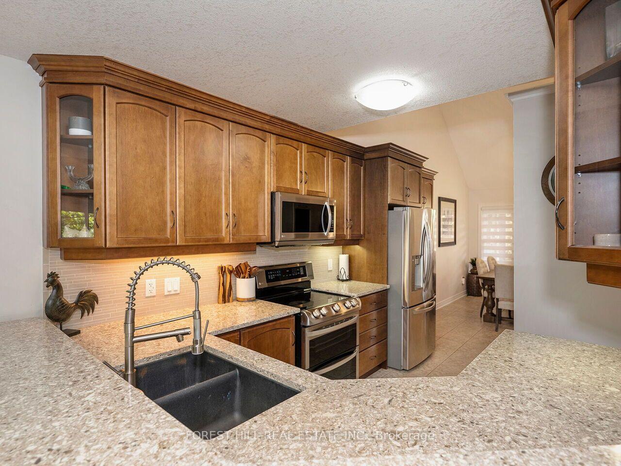 Photo 9 of 112 McArthur Crescent, Guelph, Pineridge/Westminster Woods — HOMEH