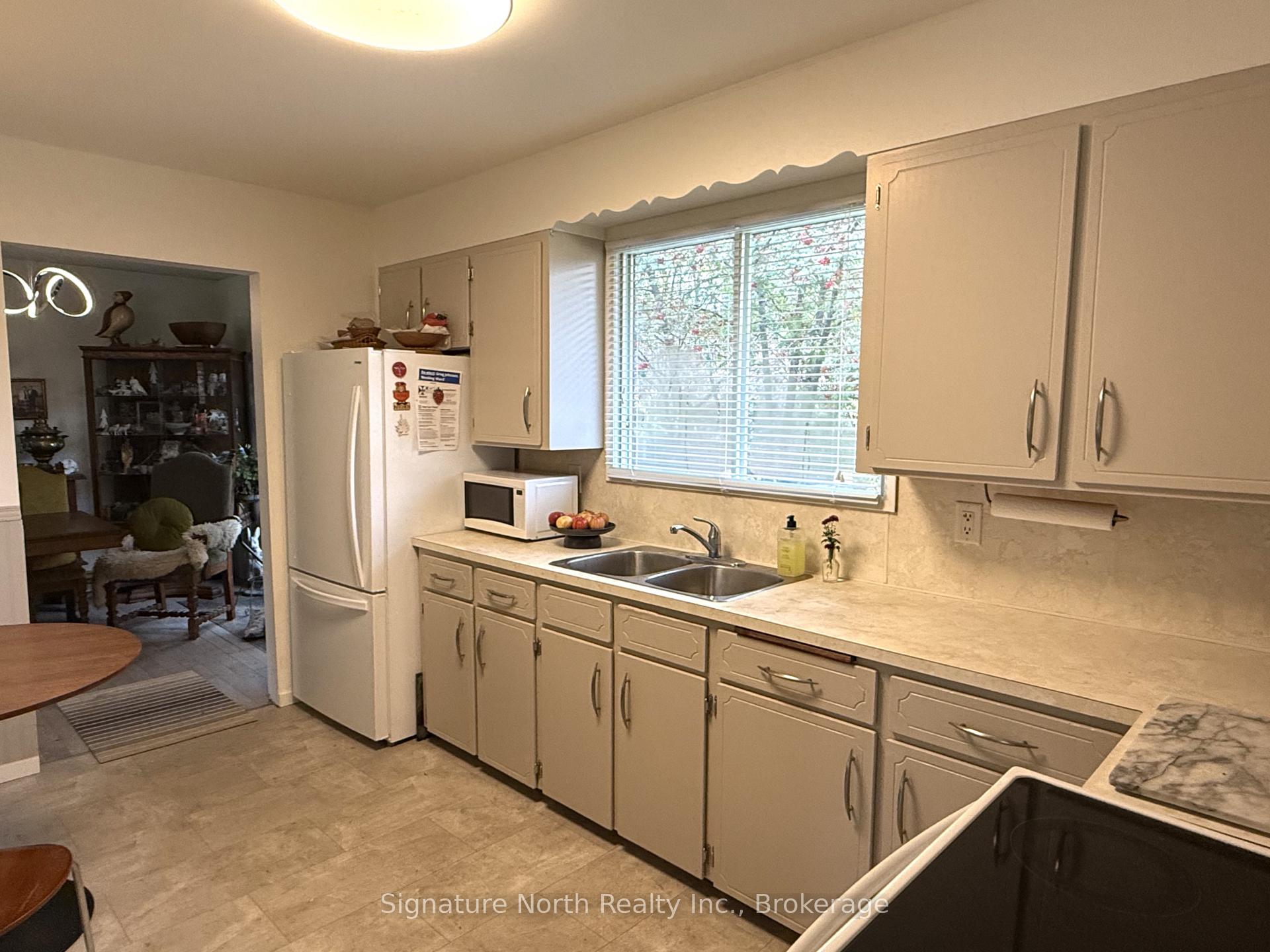 Photo 4 of 1027 Riverdale Road, Thunder Bay, Riverdale Road — HOMEH