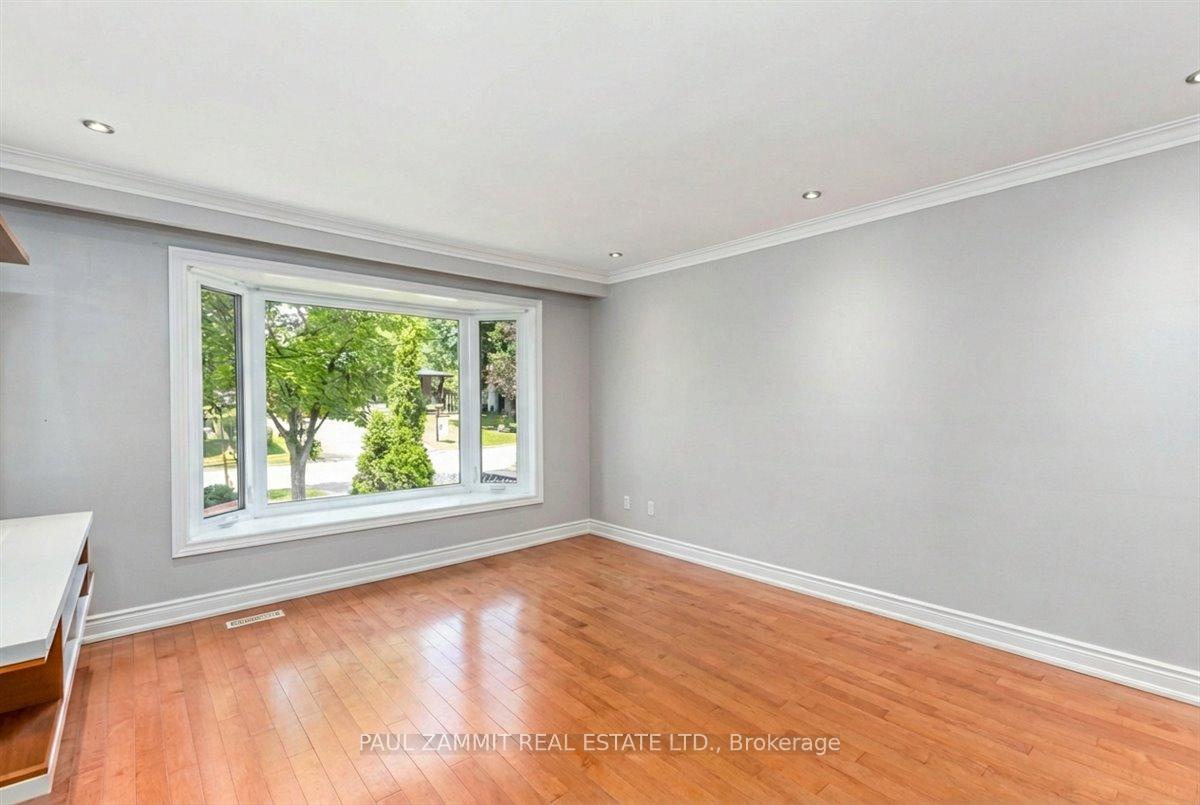 Photo 5 of 47 Ladyslipper Court, Markham, Bayview Glen — HOMEH