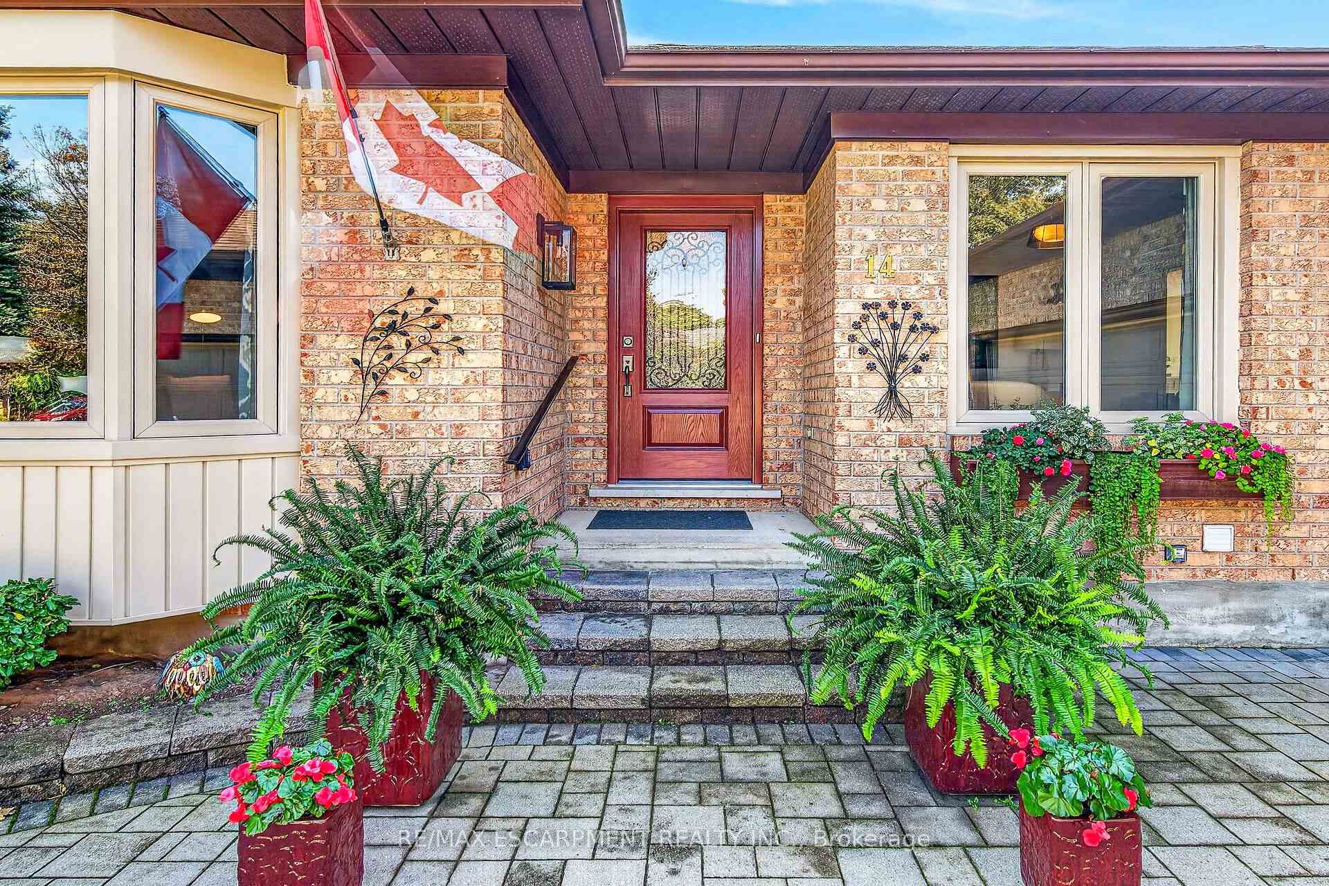 Photo 3 of 14 Steflar Street, Pelham, Fonthill — HOMEH