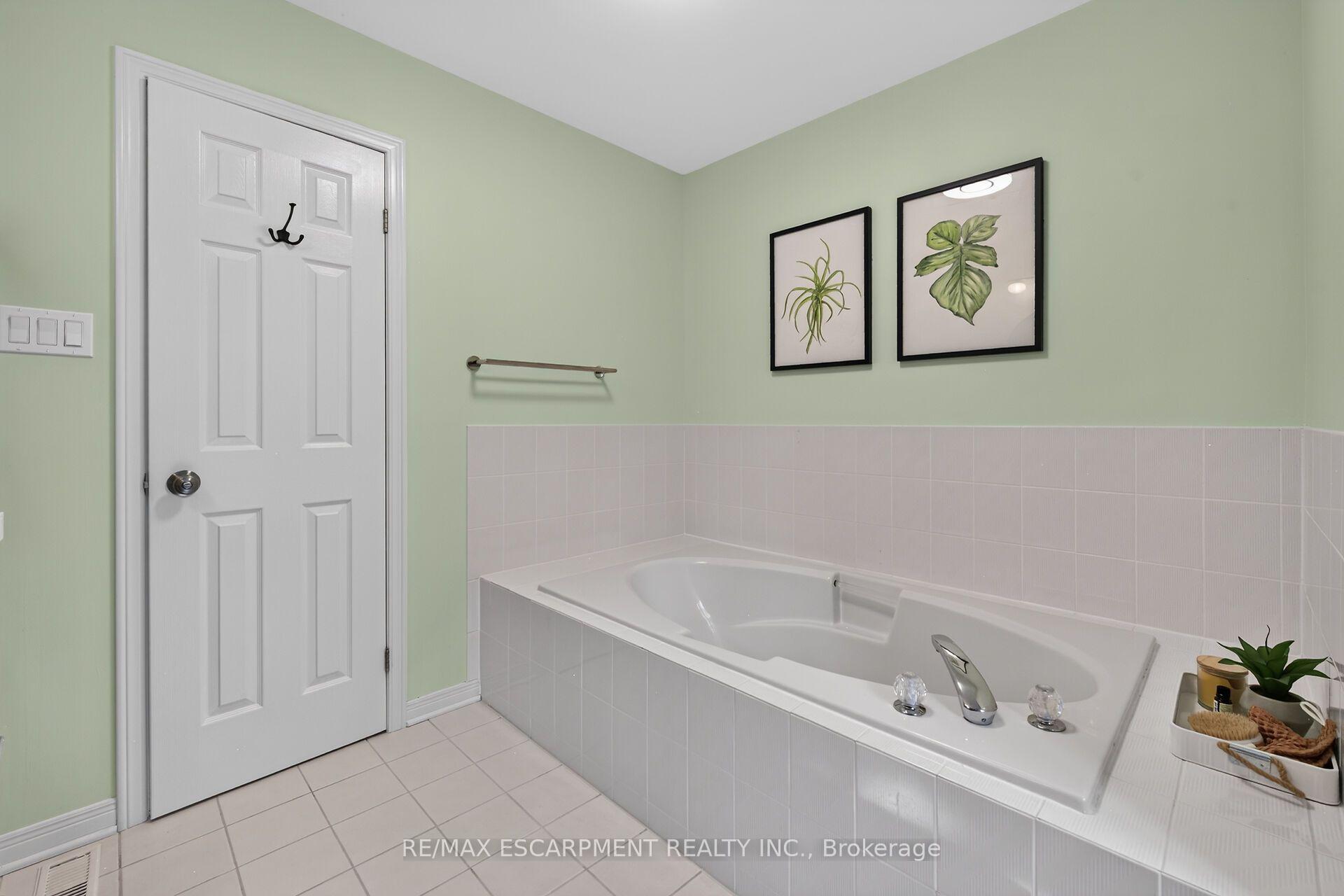 Photo 37 of 14 Steflar Street, Pelham, Fonthill — HOMEH