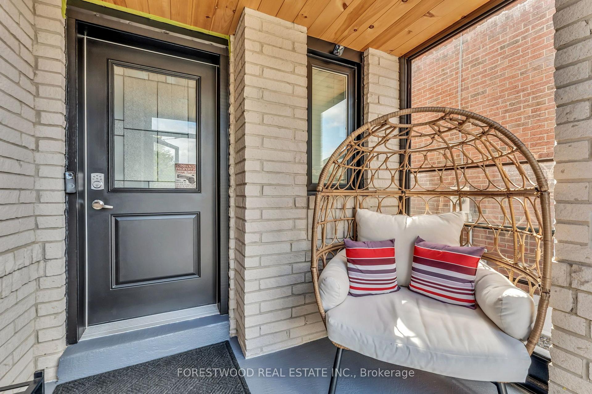 Photo 3 of 451 Jay Crescent, Orangeville — HOMEH