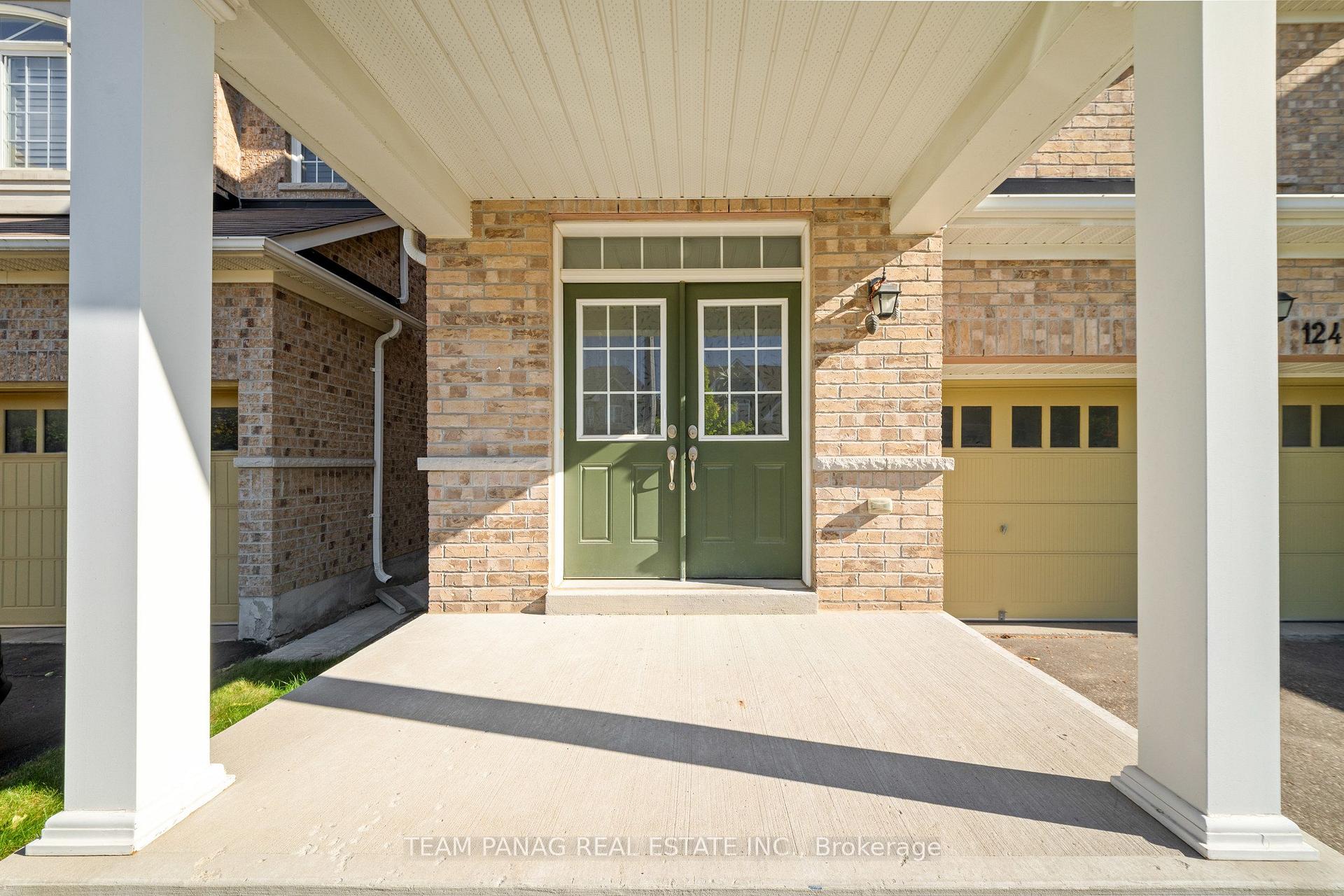 Photo 2 of 124 Watsonbrook Drive, Brampton, Sandringham-Wellington — HOMEH