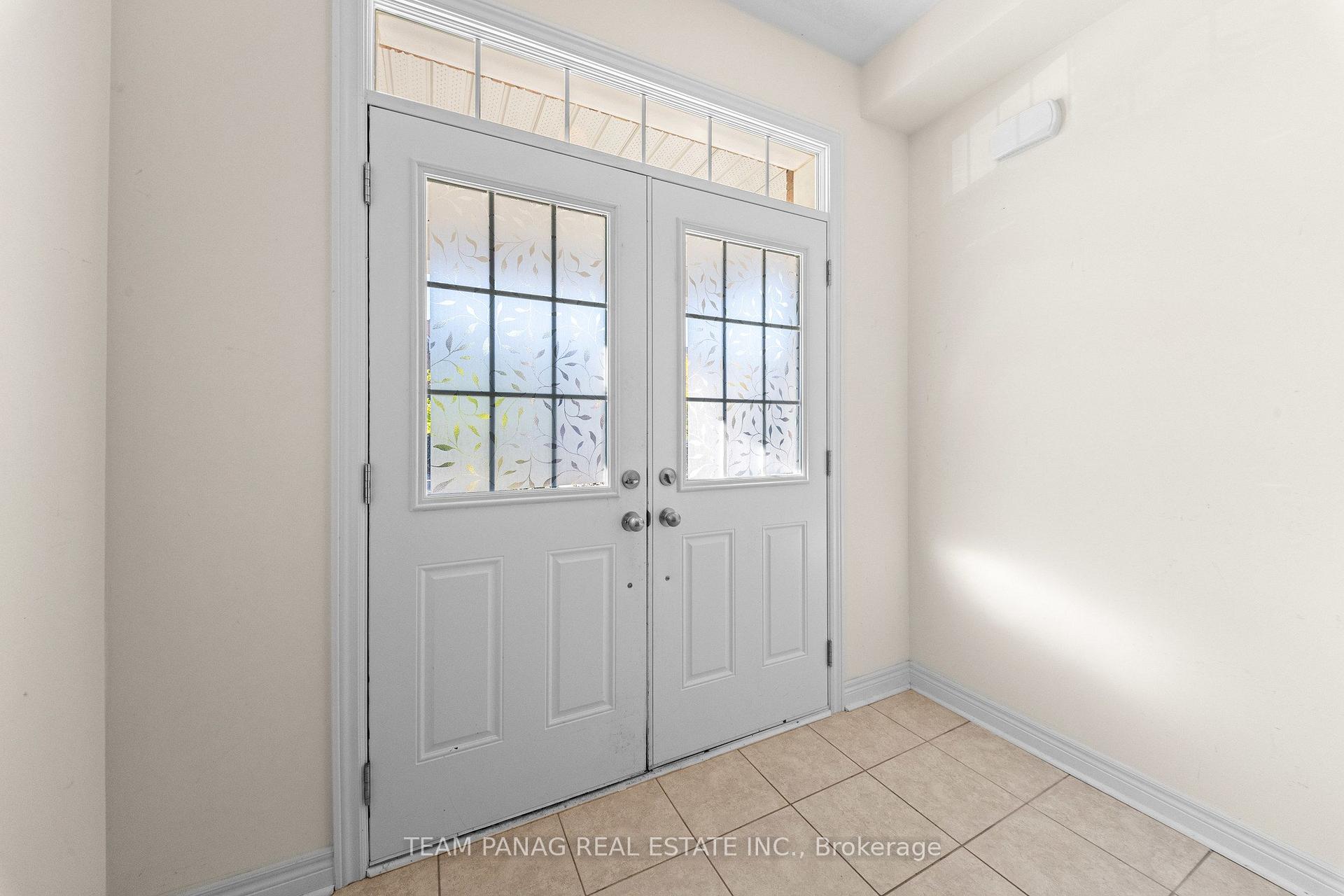 Photo 3 of 124 Watsonbrook Drive, Brampton, Sandringham-Wellington — HOMEH