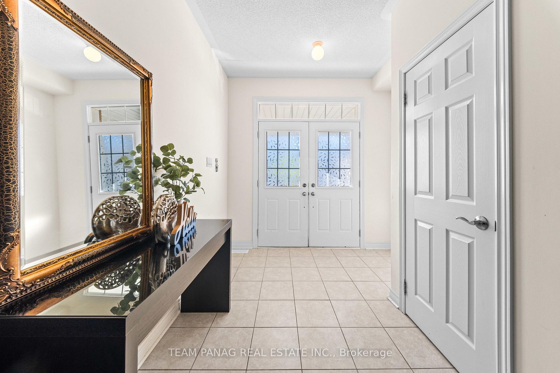 Photo 4 of 124 Watsonbrook Drive, Brampton, Sandringham-Wellington — HOMEH