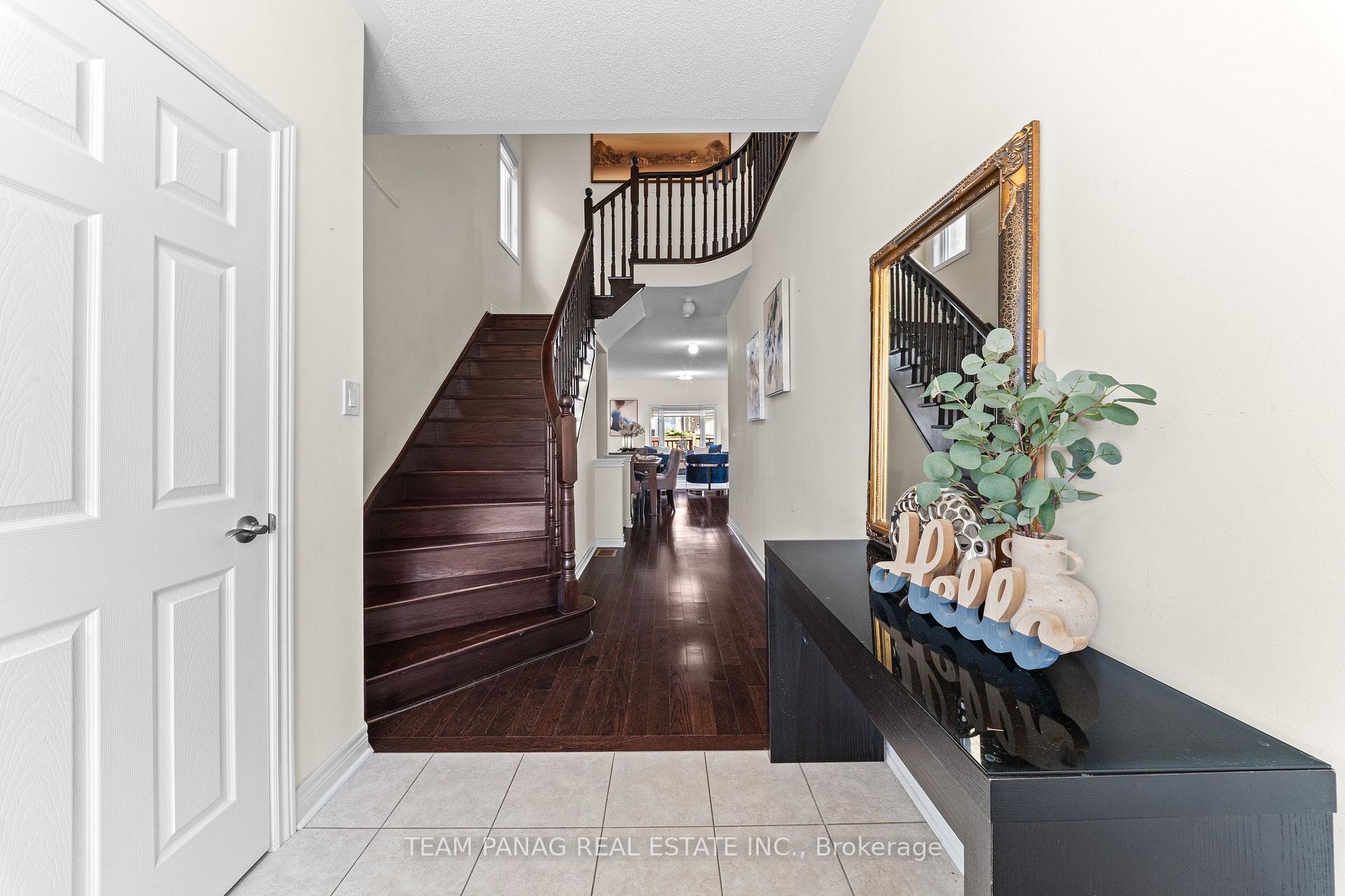 Photo 5 of 124 Watsonbrook Drive, Brampton, Sandringham-Wellington — HOMEH