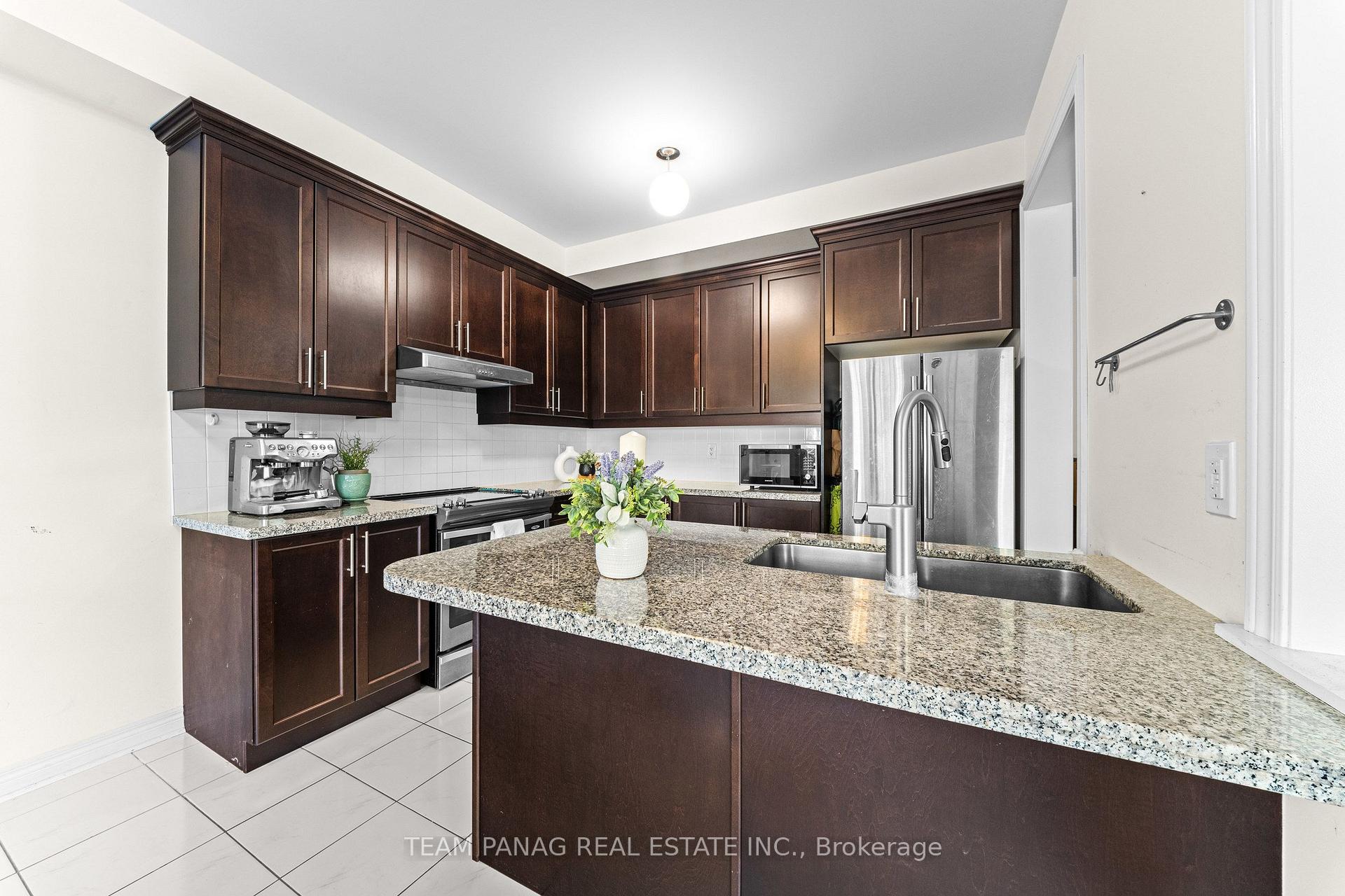 Photo 17 of 124 Watsonbrook Drive, Brampton, Sandringham-Wellington — HOMEH