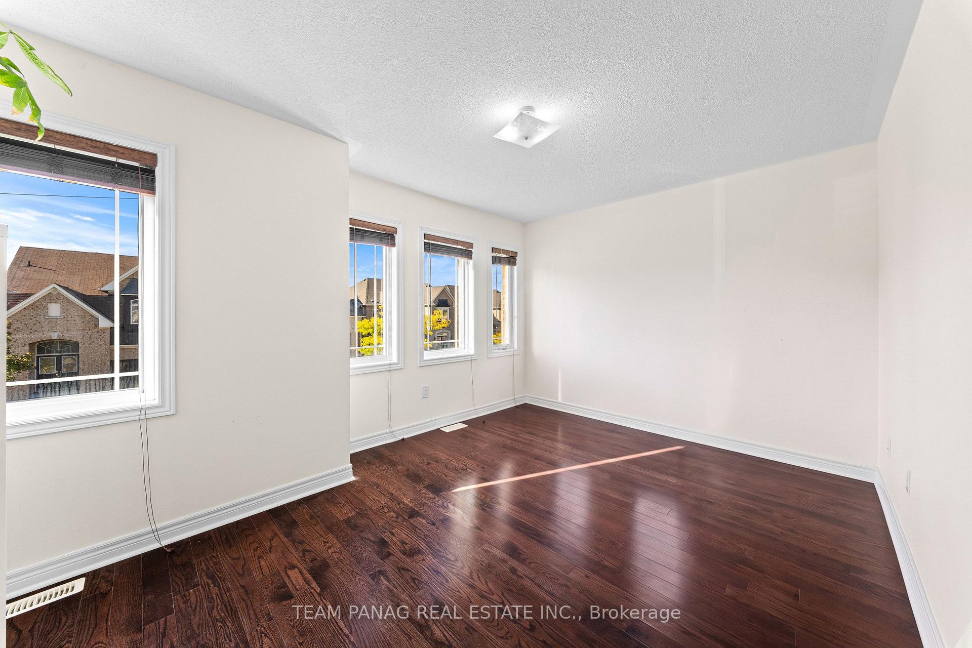 Photo 33 of 124 Watsonbrook Drive, Brampton, Sandringham-Wellington — HOMEH