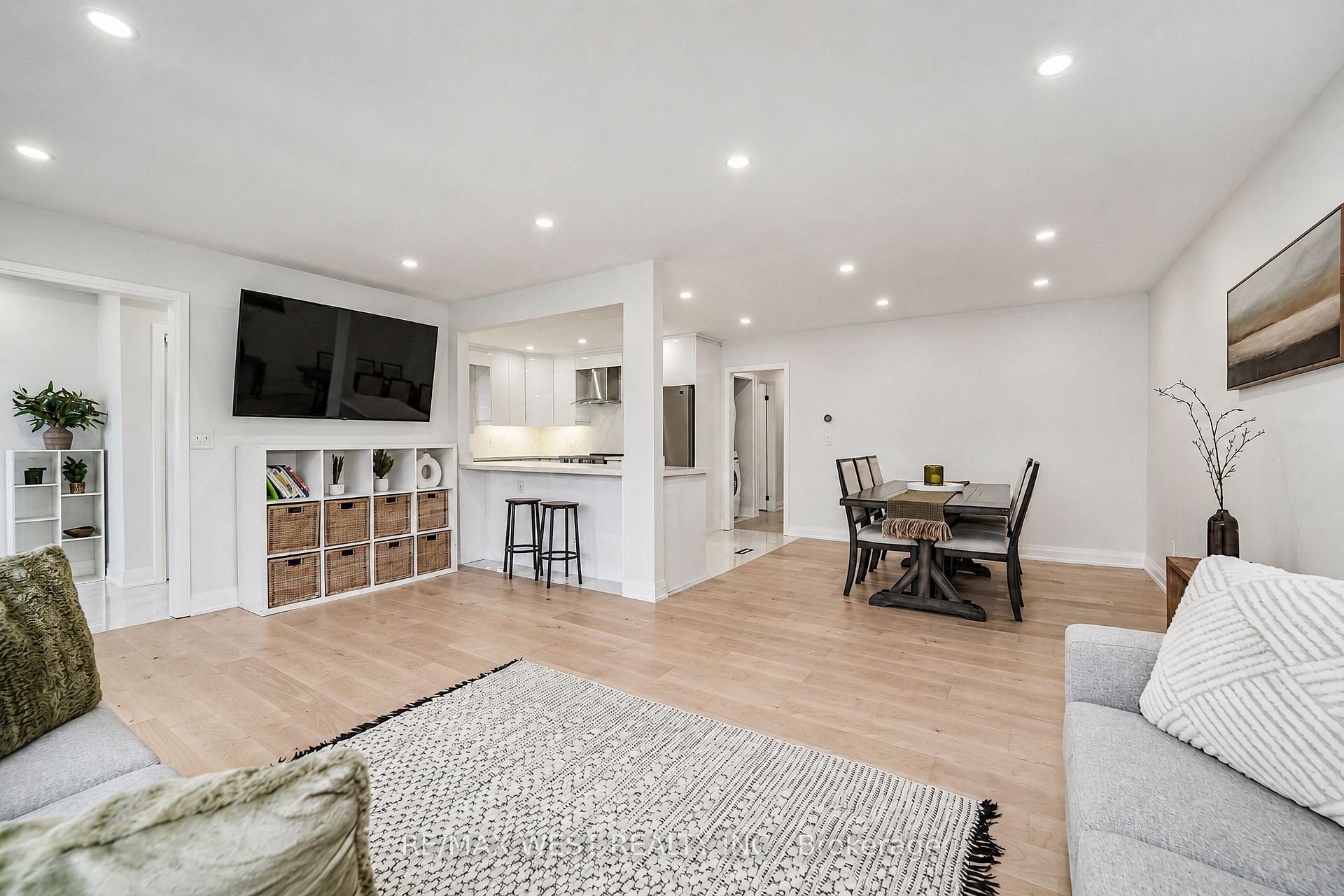 Photo 6 of 765 Dodsworth Crescent, Mississauga, Applewood — HOMEH