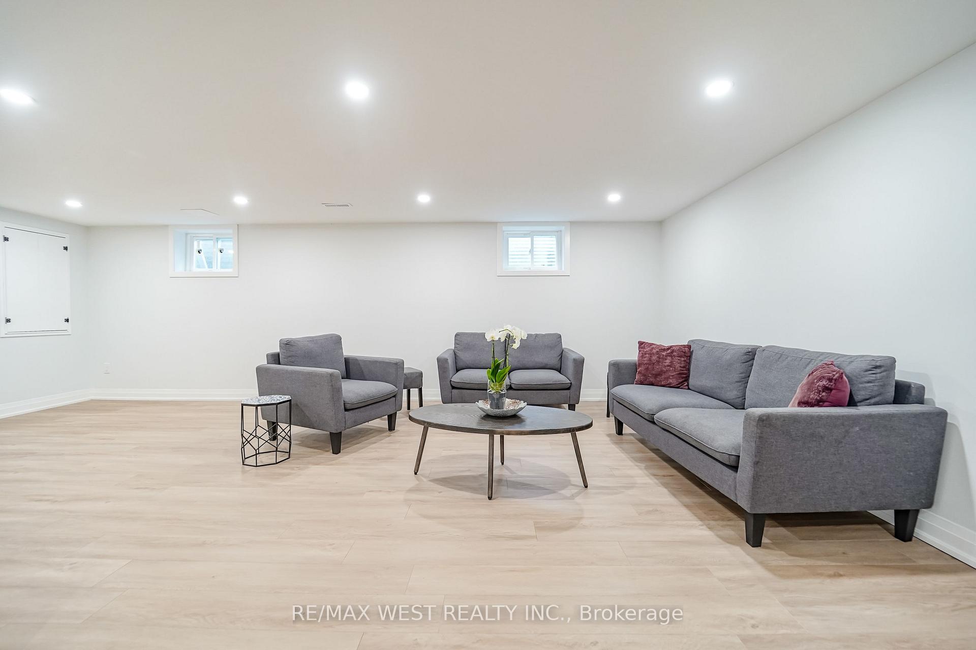 Photo 11 of 765 Dodsworth Crescent, Mississauga, Applewood — HOMEH