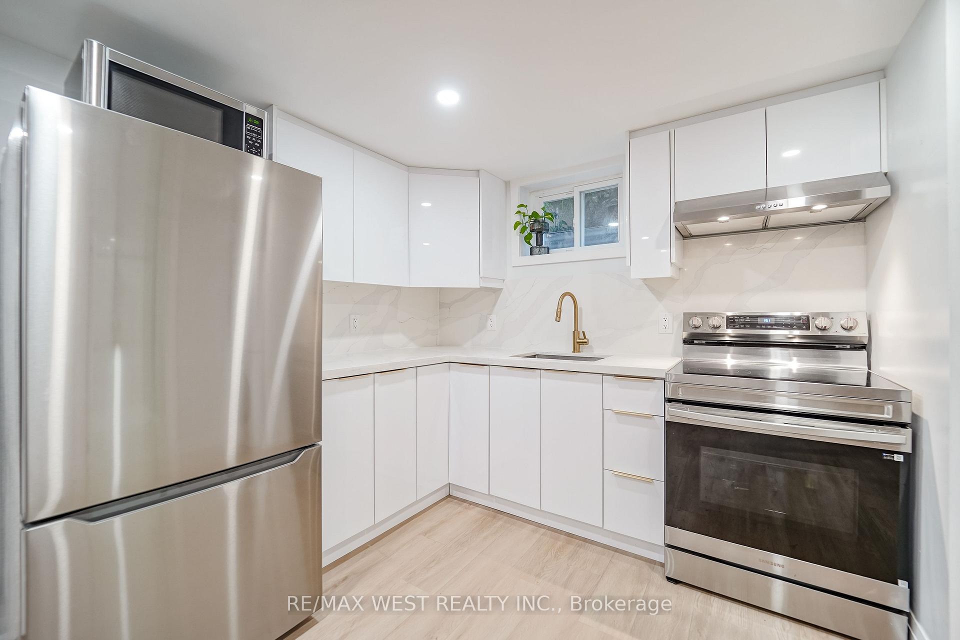 Photo 12 of 765 Dodsworth Crescent, Mississauga, Applewood — HOMEH