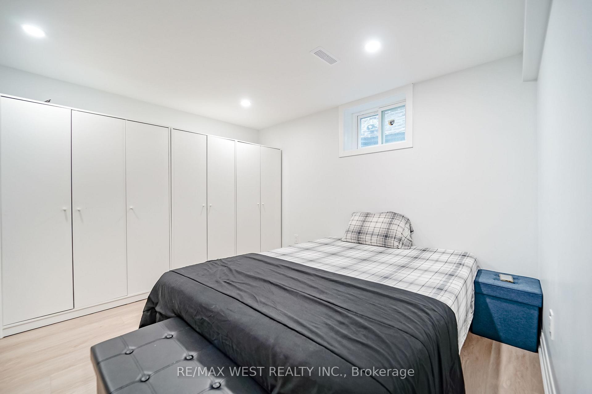 Photo 14 of 765 Dodsworth Crescent, Mississauga, Applewood — HOMEH