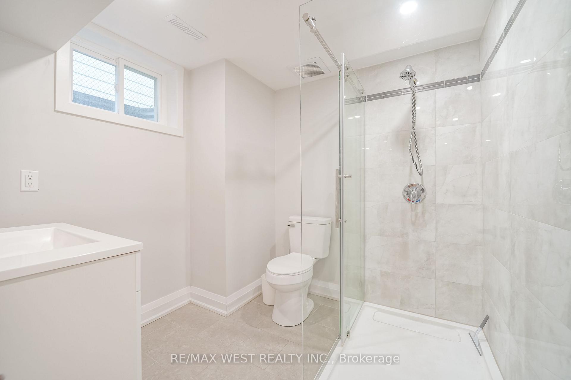 Photo 16 of 765 Dodsworth Crescent, Mississauga, Applewood — HOMEH
