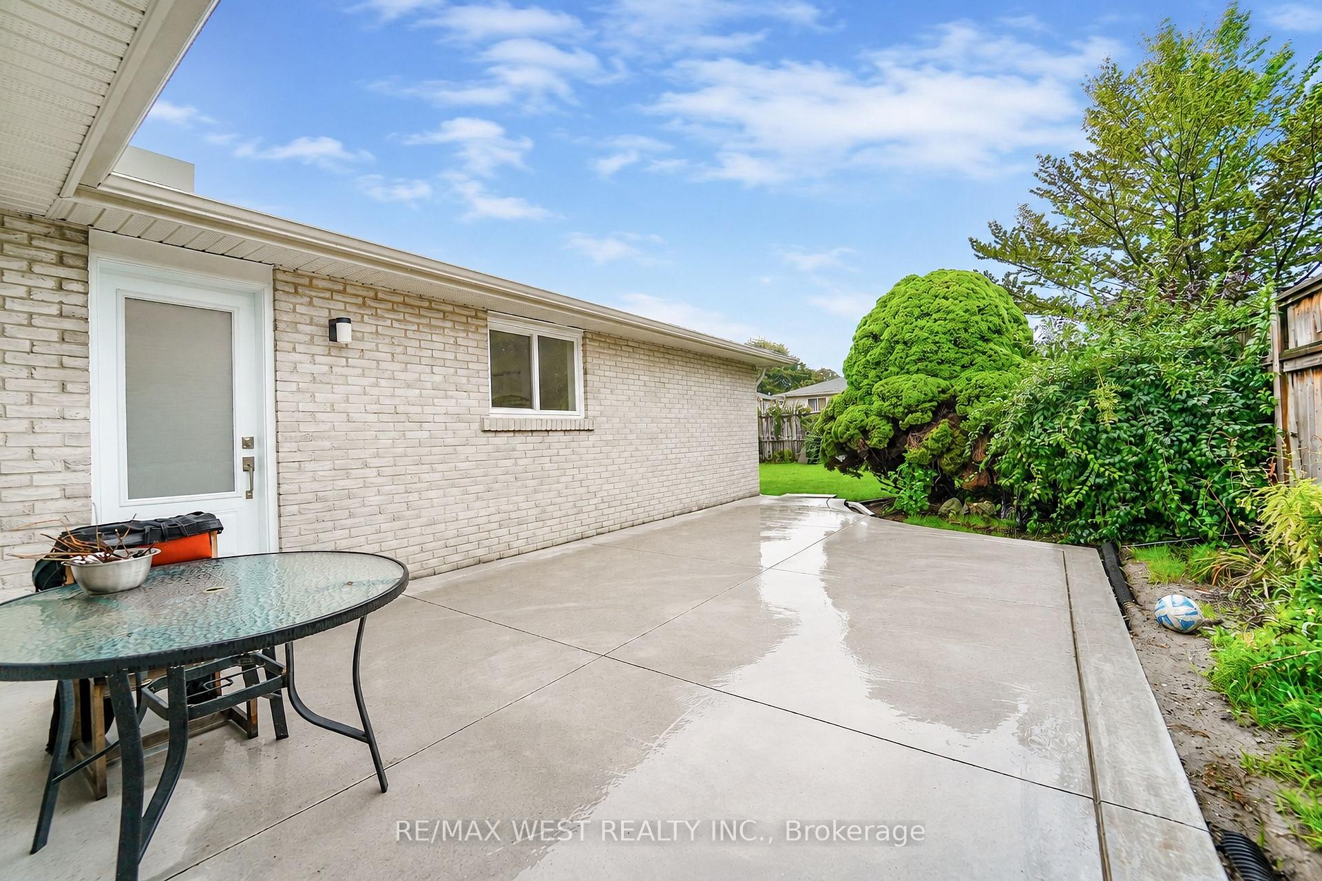 Photo 17 of 765 Dodsworth Crescent, Mississauga, Applewood — HOMEH