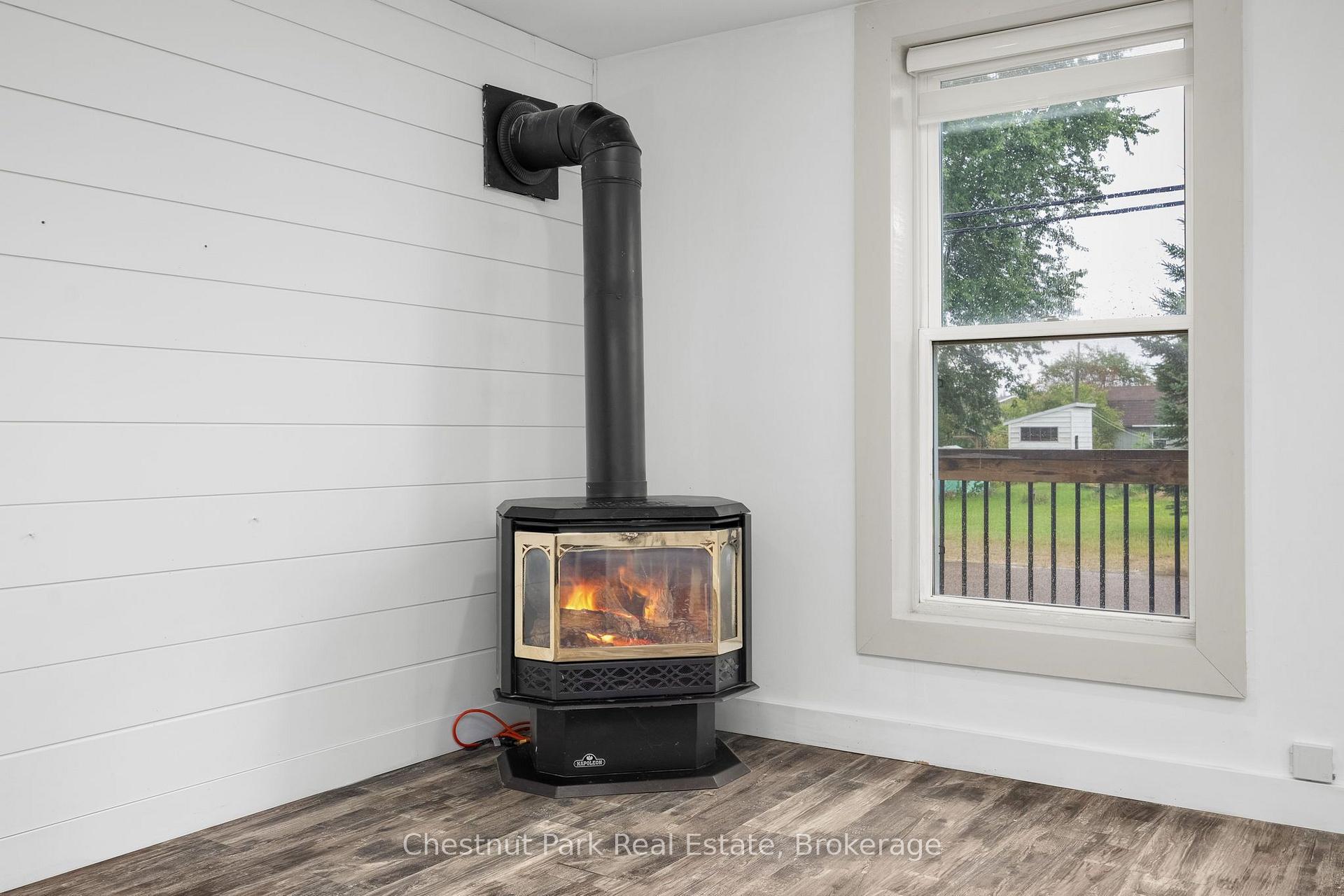 Photo 6 of 156 Main Street, Perry, Novar — HOMEH