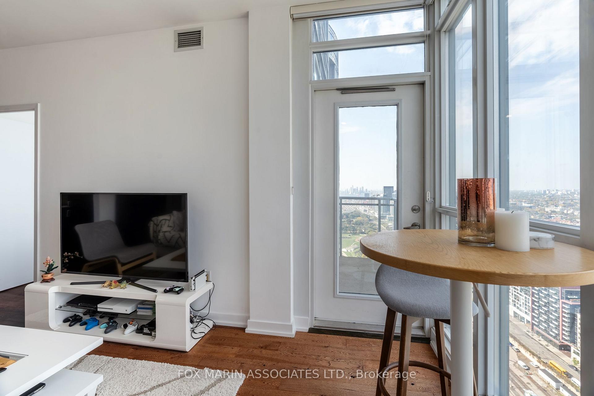 Photo 12 of Unit PH12, 15 Iceboat Terrace, Toronto, Waterfront Communities — HOMEH