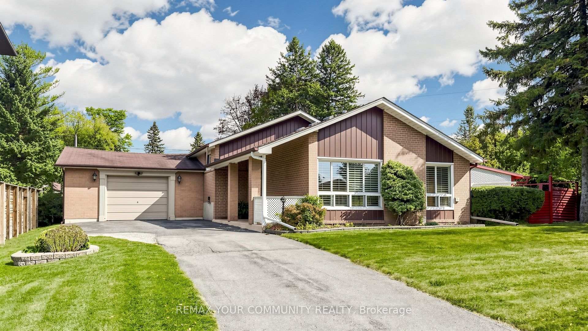 Photo 2 of 43 Seaton Drive, Aurora, Aurora Highlands — HOMEH