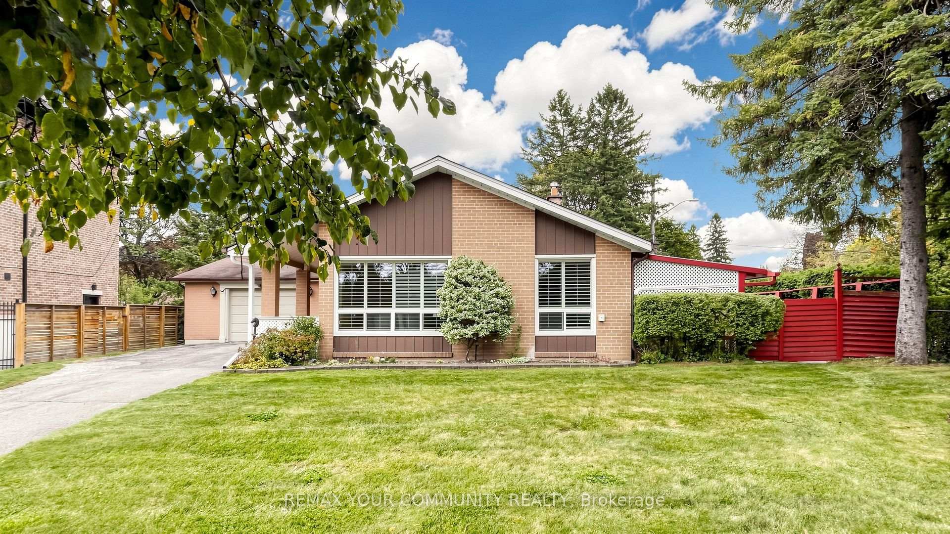 Photo 3 of 43 Seaton Drive, Aurora, Aurora Highlands — HOMEH