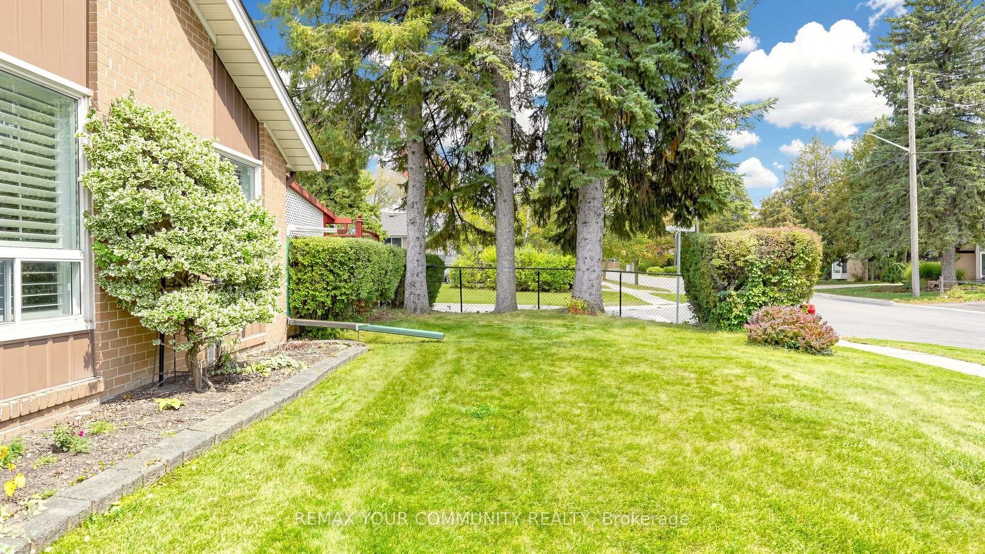 Photo 4 of 43 Seaton Drive, Aurora, Aurora Highlands — HOMEH