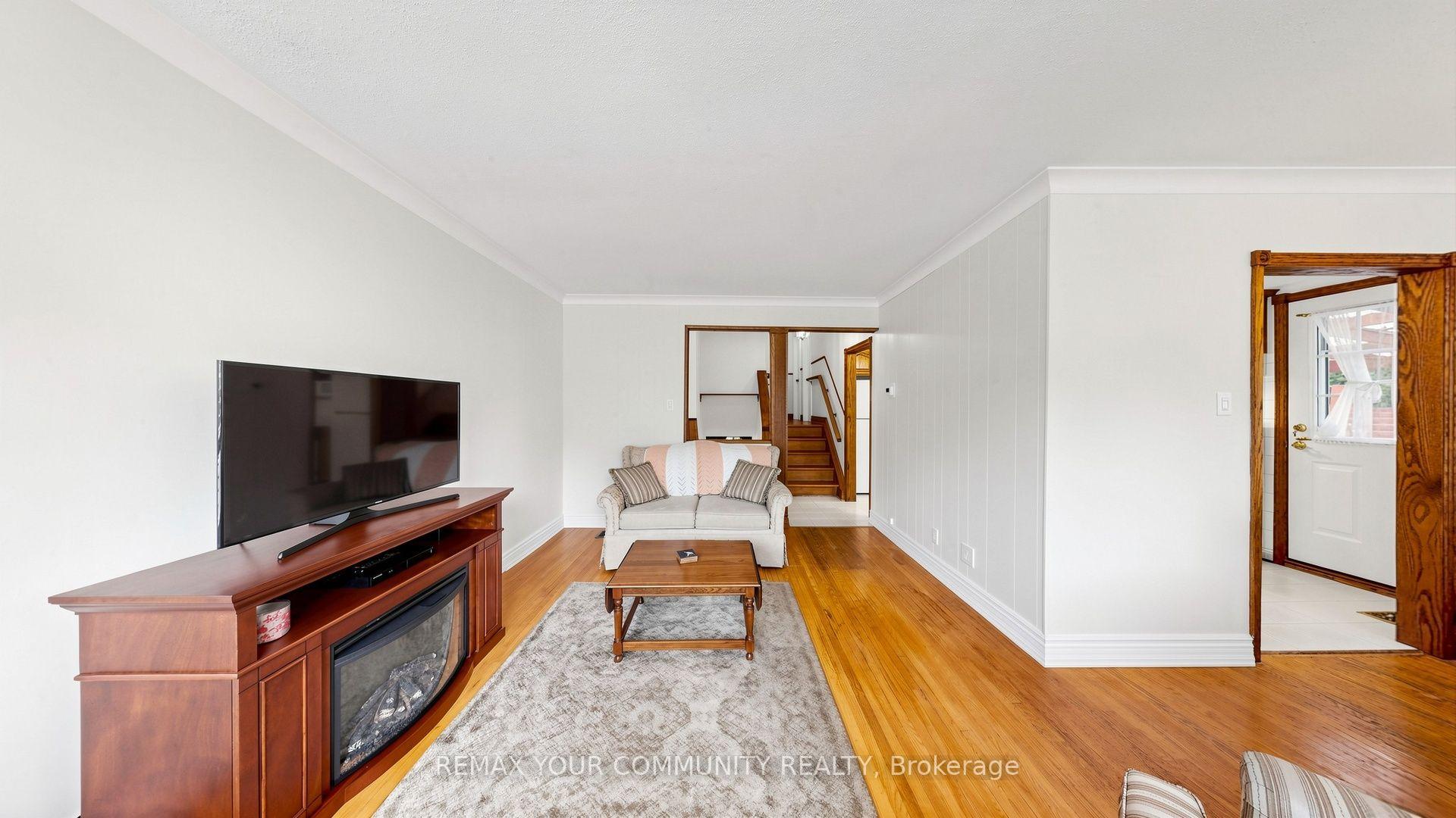 Photo 9 of 43 Seaton Drive, Aurora, Aurora Highlands — HOMEH