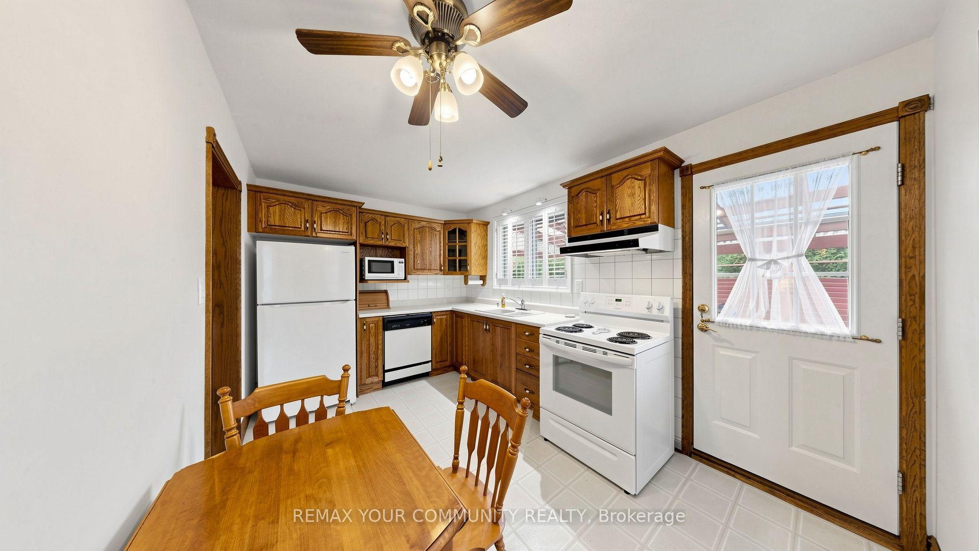 Photo 12 of 43 Seaton Drive, Aurora, Aurora Highlands — HOMEH